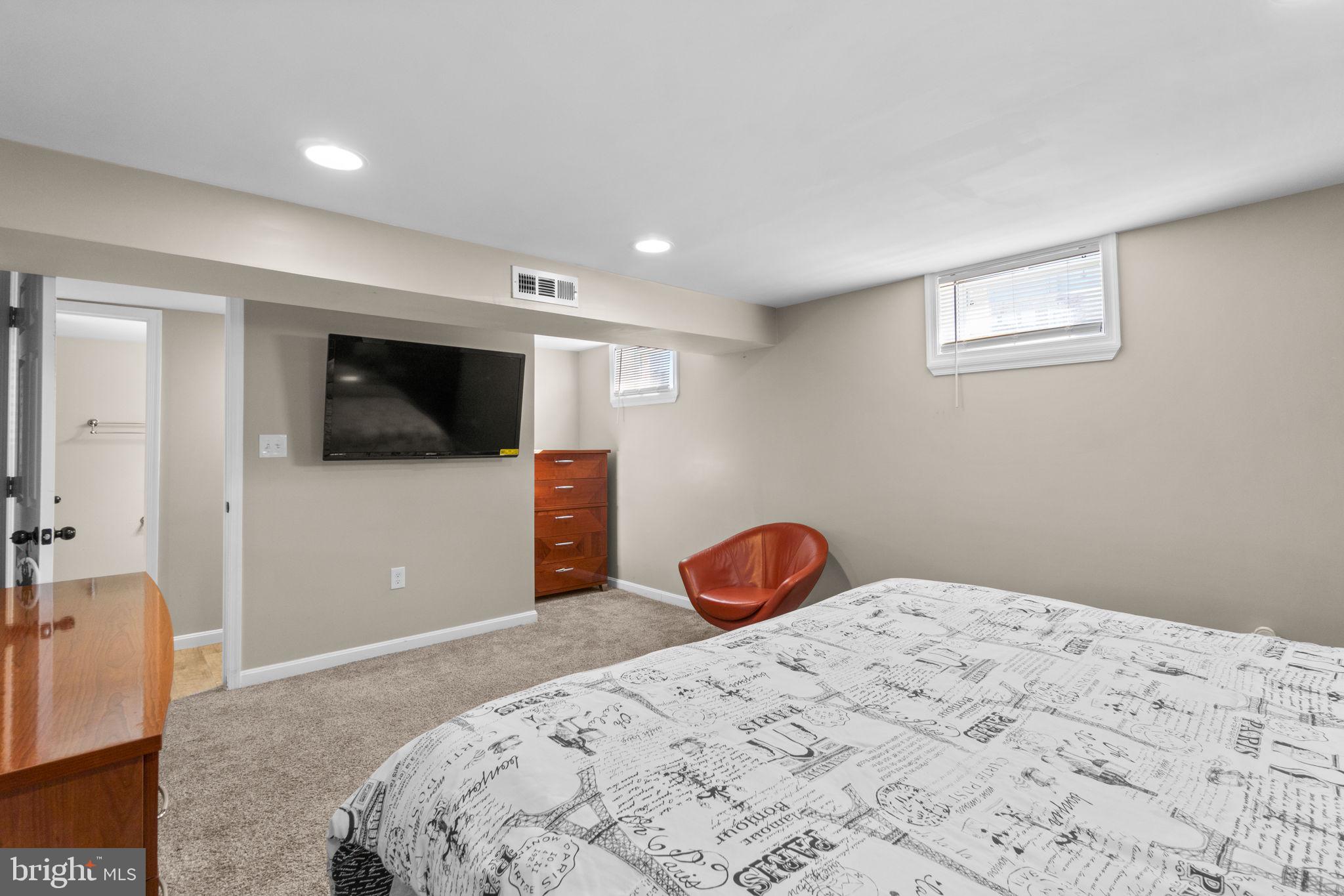 8810 Meadow Heights Road