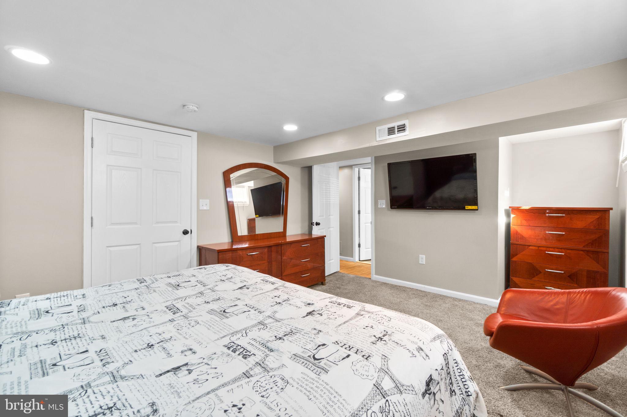 8810 Meadow Heights Road