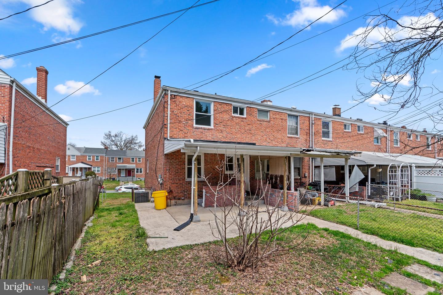 1235 Brewster St