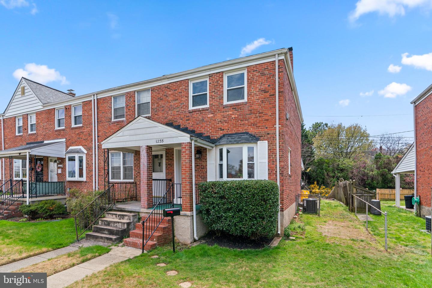 1235 Brewster St