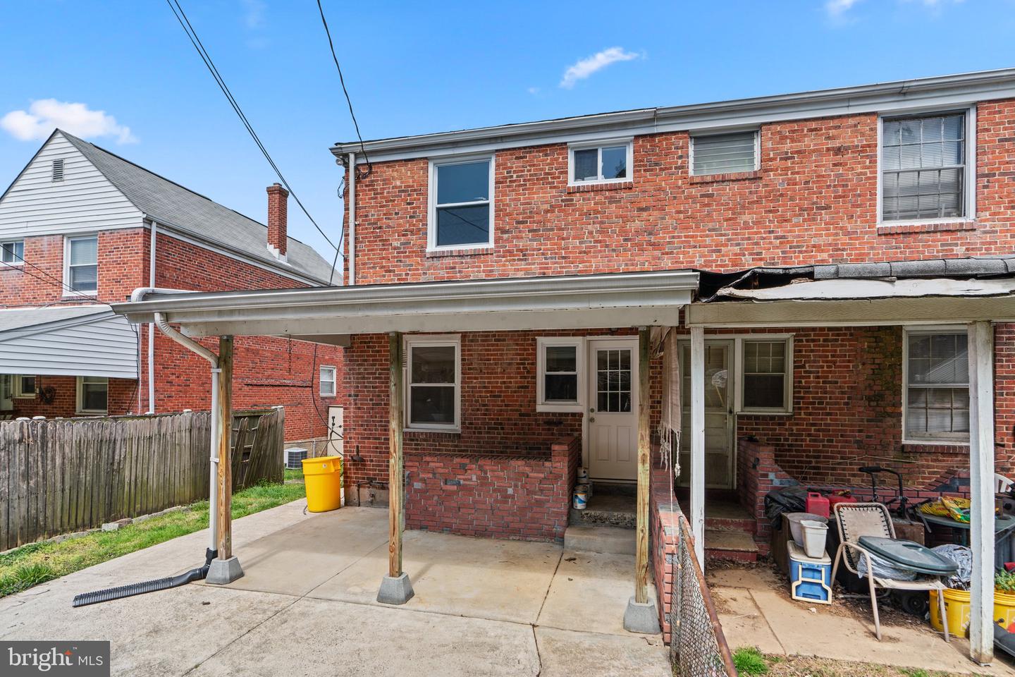 1235 Brewster St