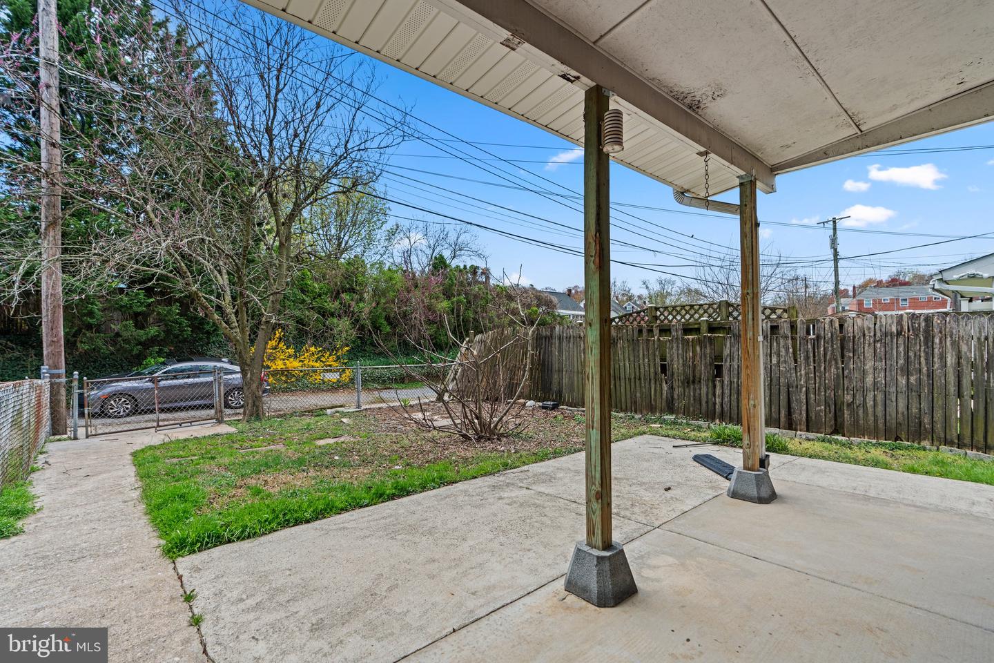 1235 Brewster St