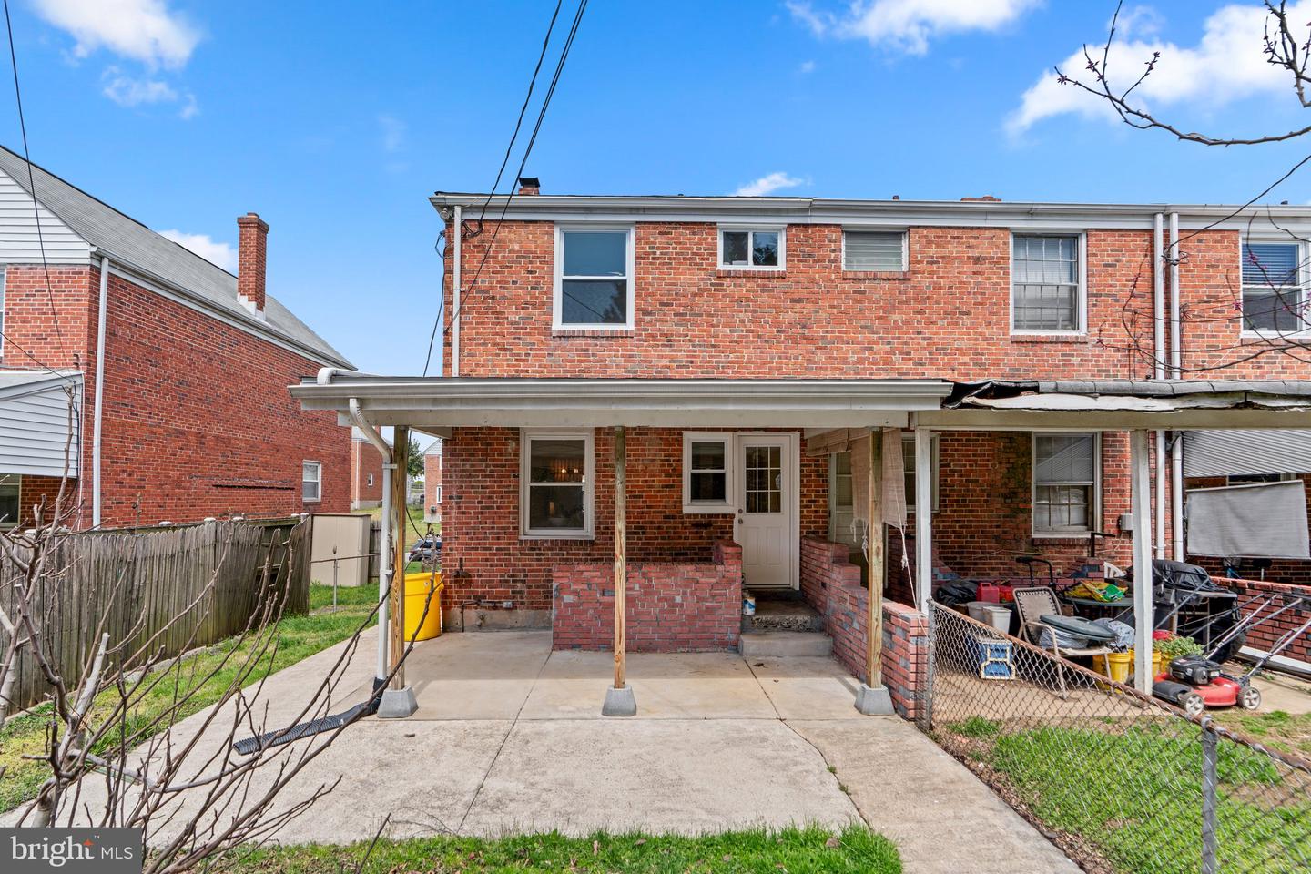 1235 Brewster St