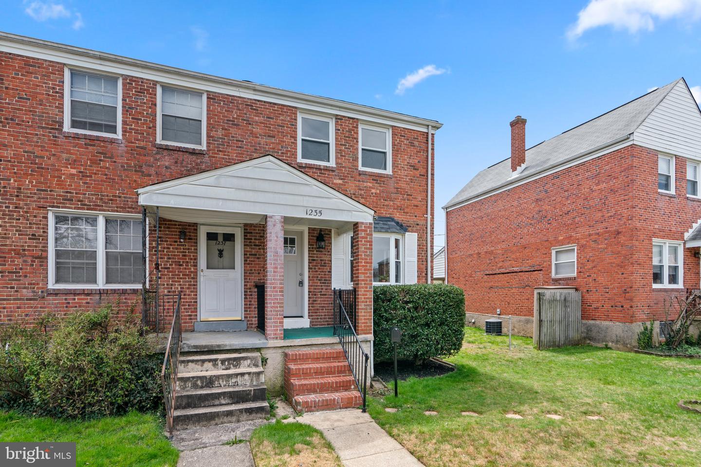 1235 Brewster St