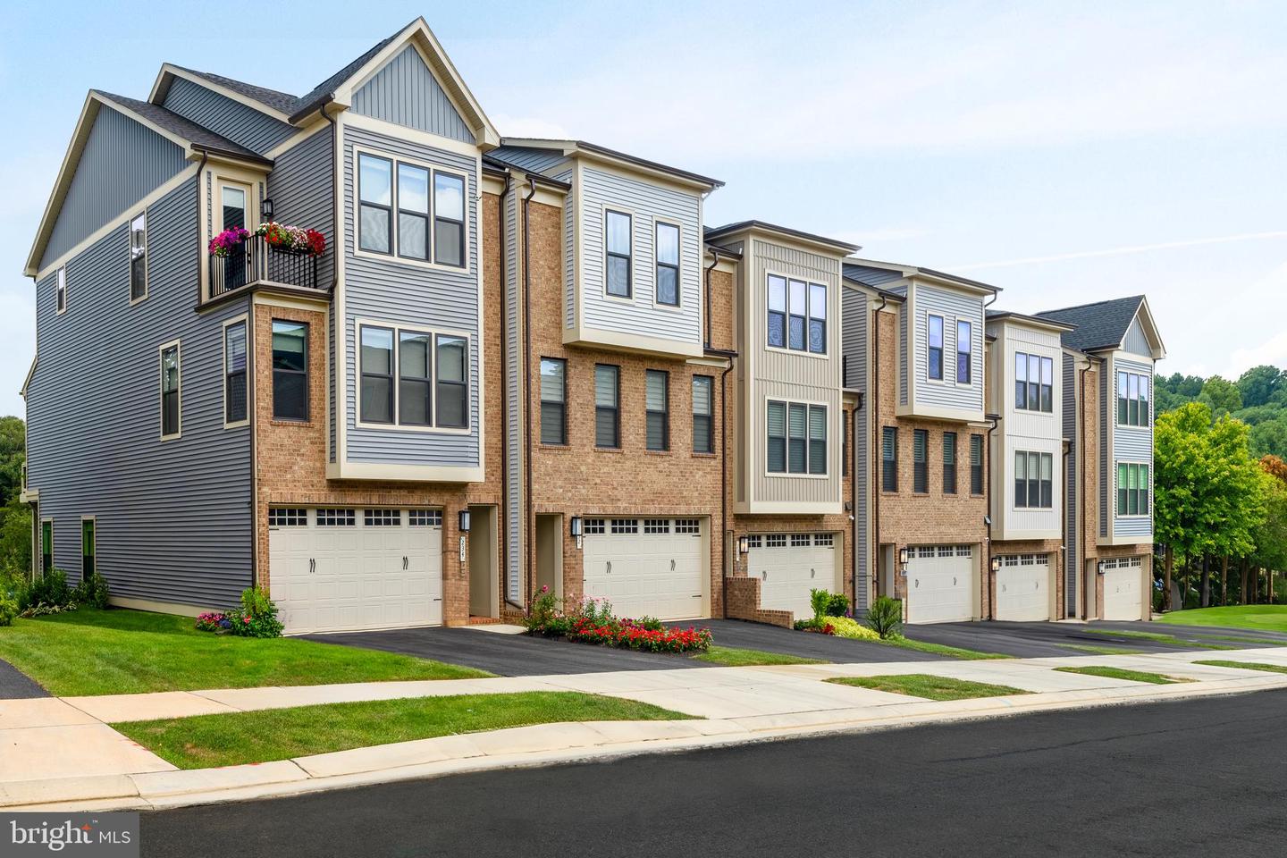 206 Hickory Hollow Ct
