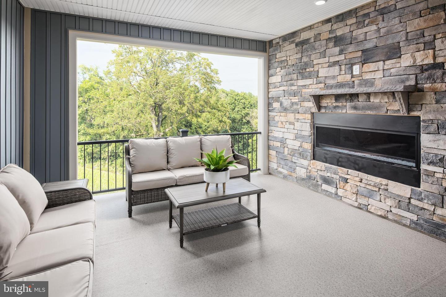 249 Hickory Hollow Ct
