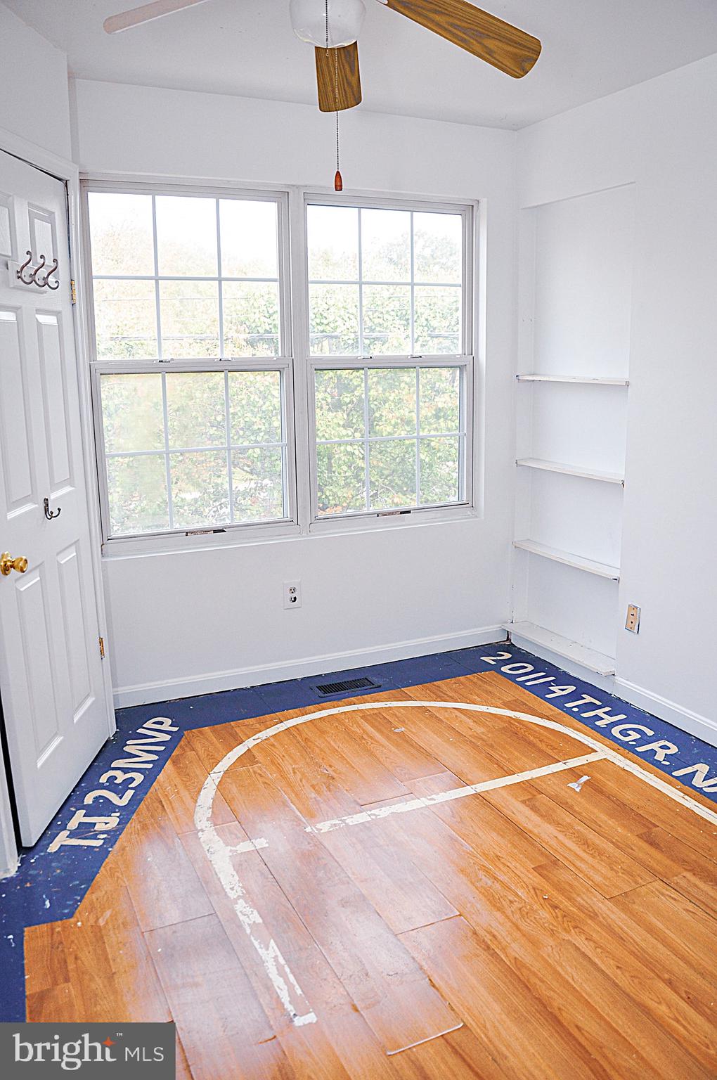 2031 FEATHERBED LANE