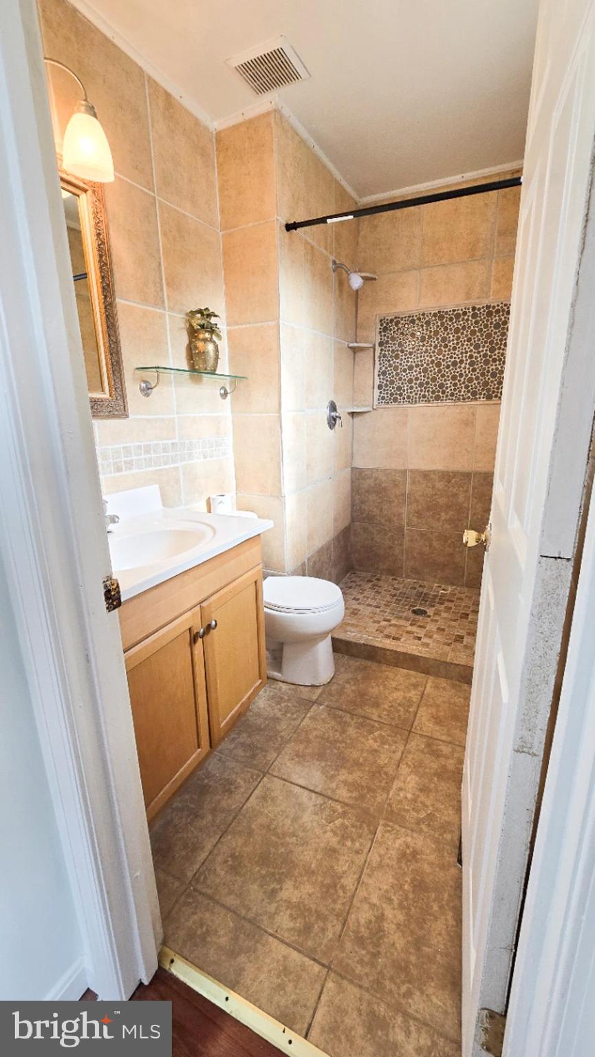 2031 FEATHERBED LANE