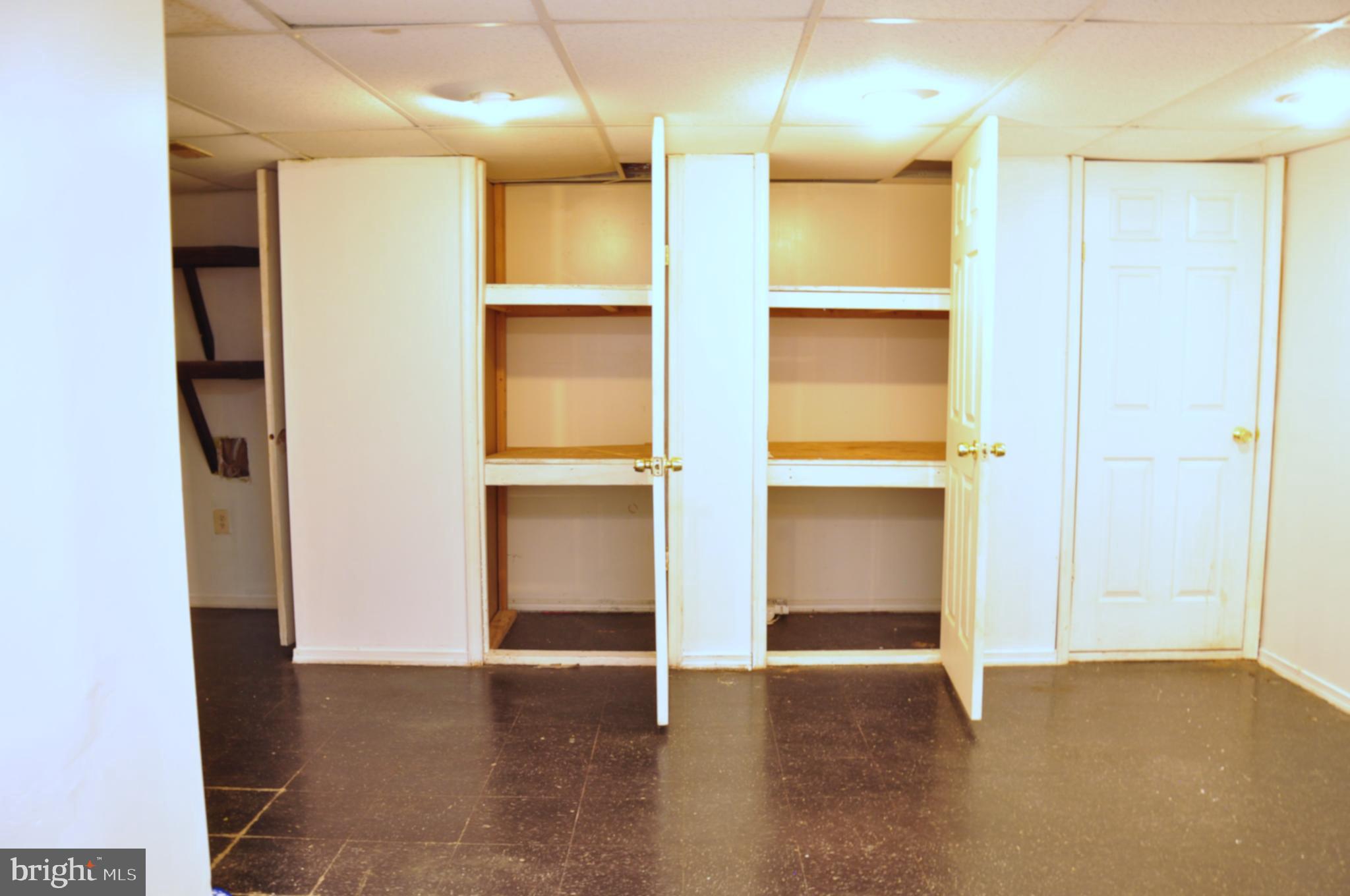 2031 FEATHERBED LANE