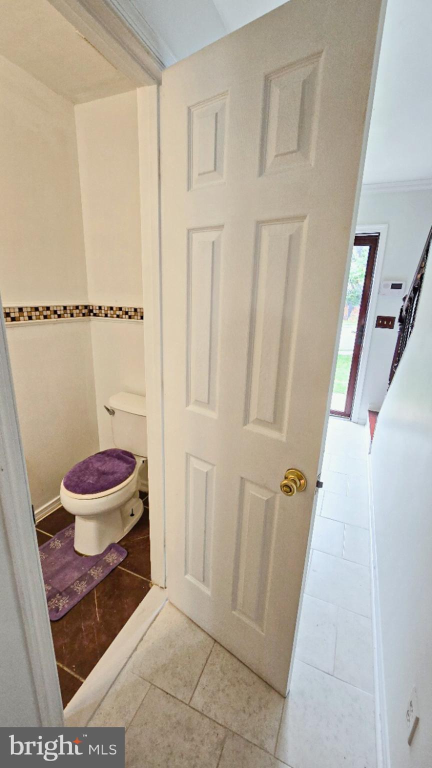 2031 FEATHERBED LANE