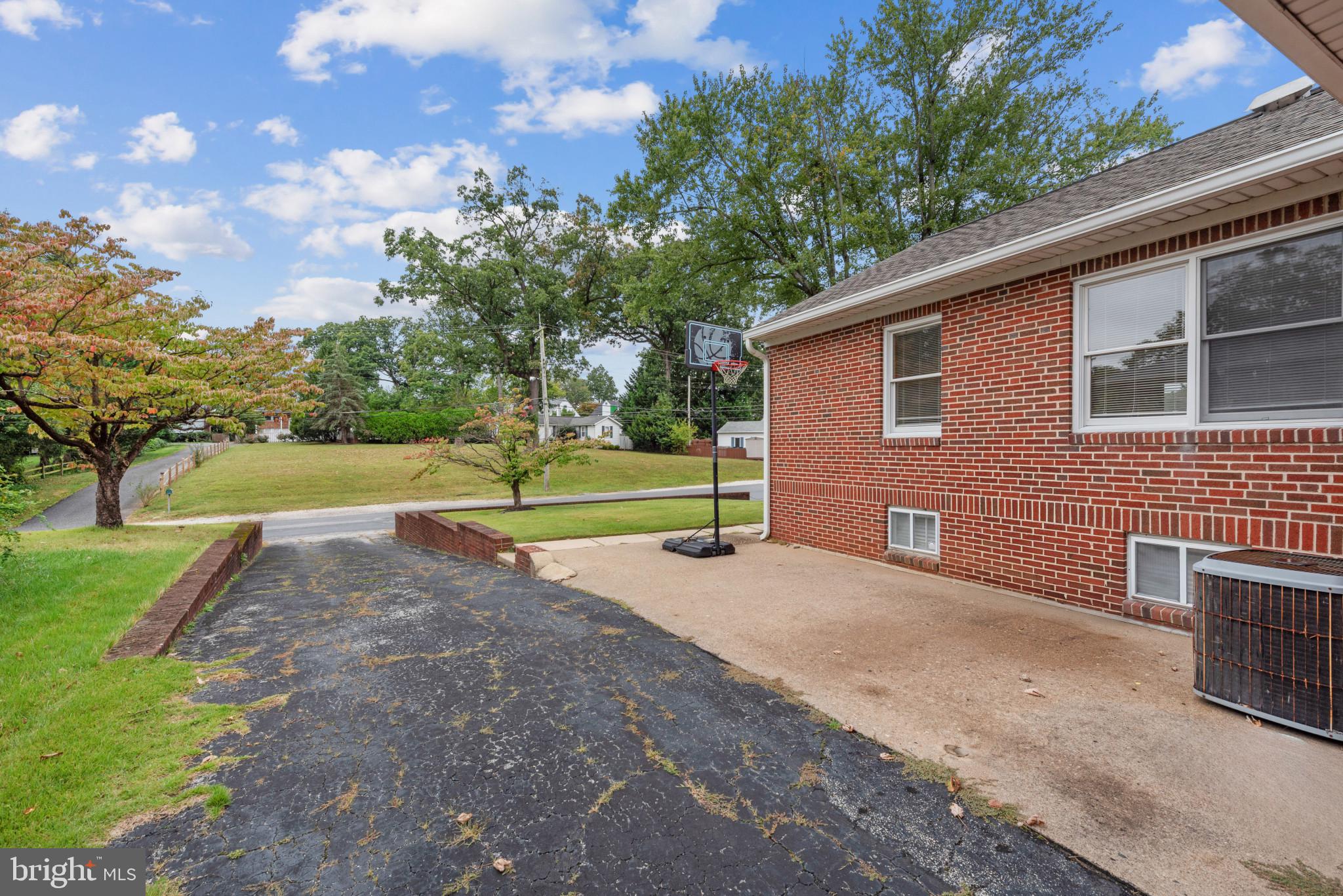 1900 MOUNTAIN AVENUE