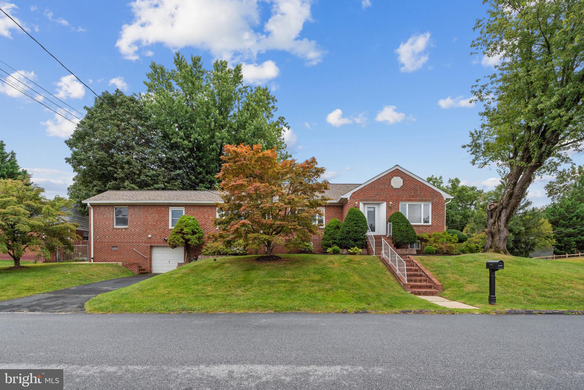 1900 MOUNTAIN AVENUE