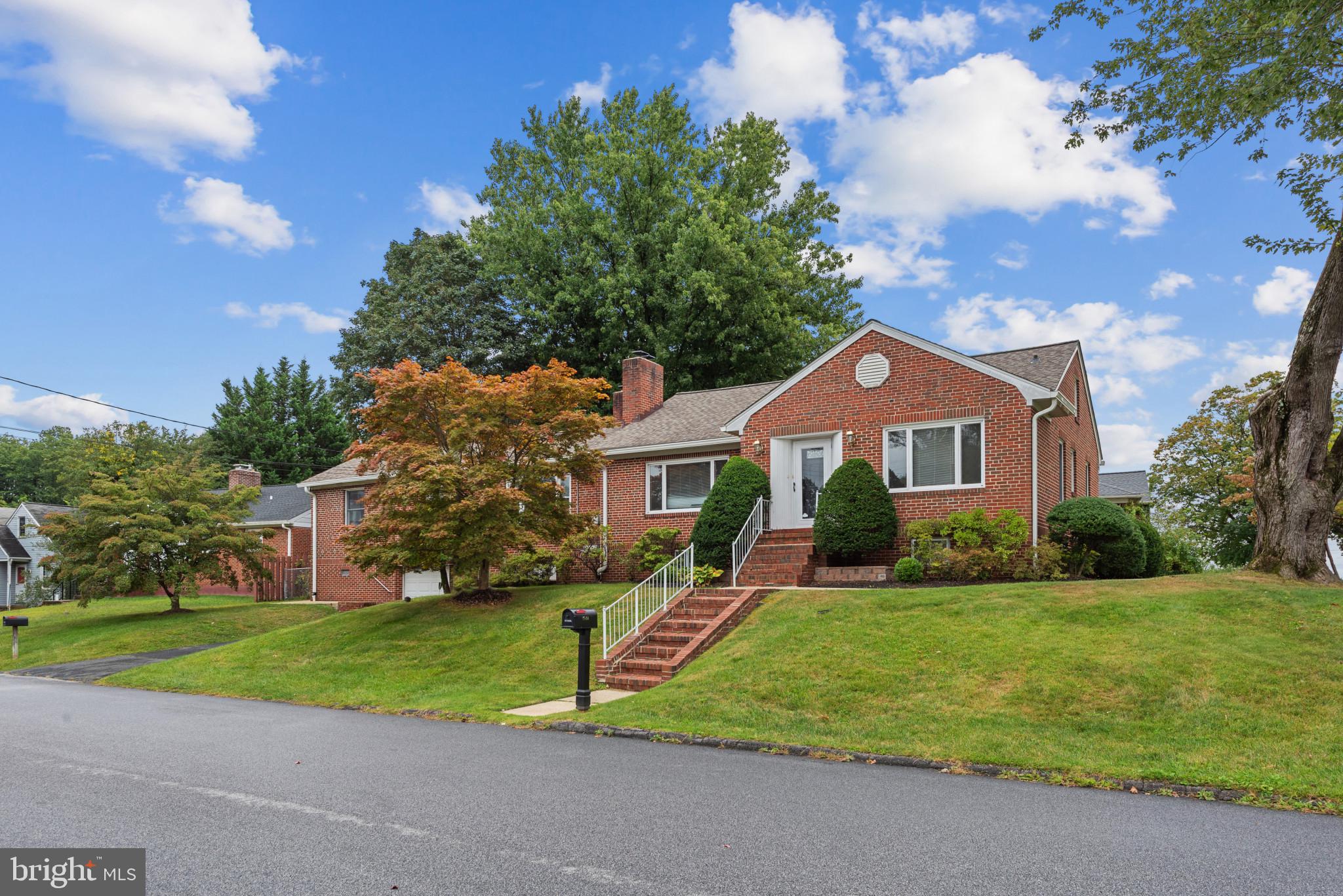 1900 MOUNTAIN AVENUE