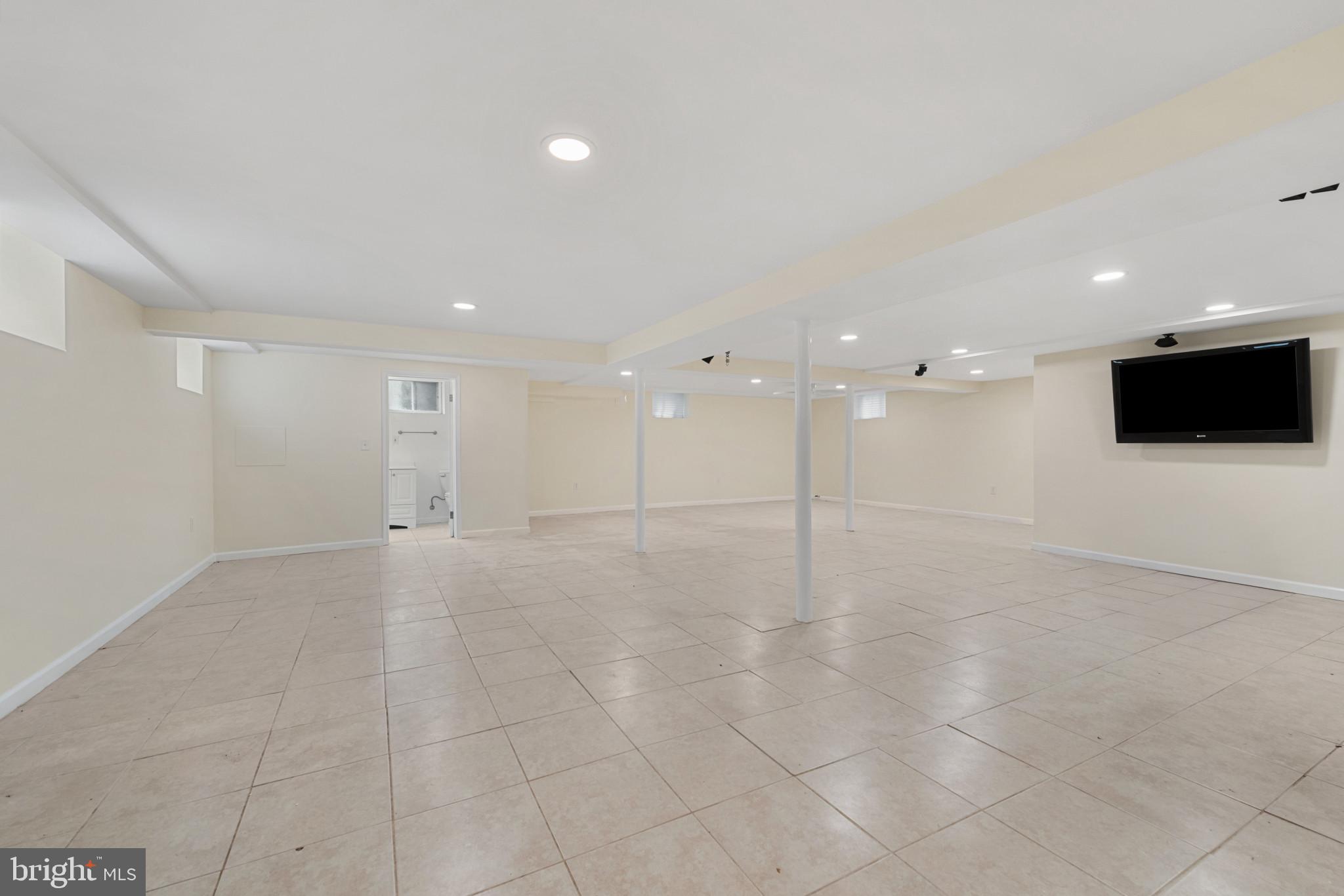 1900 MOUNTAIN AVENUE