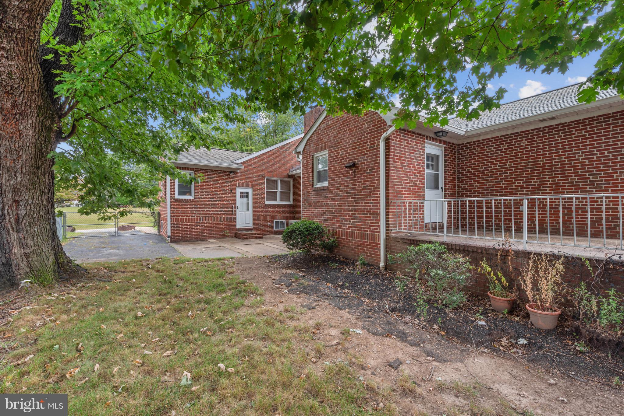 1900 MOUNTAIN AVENUE