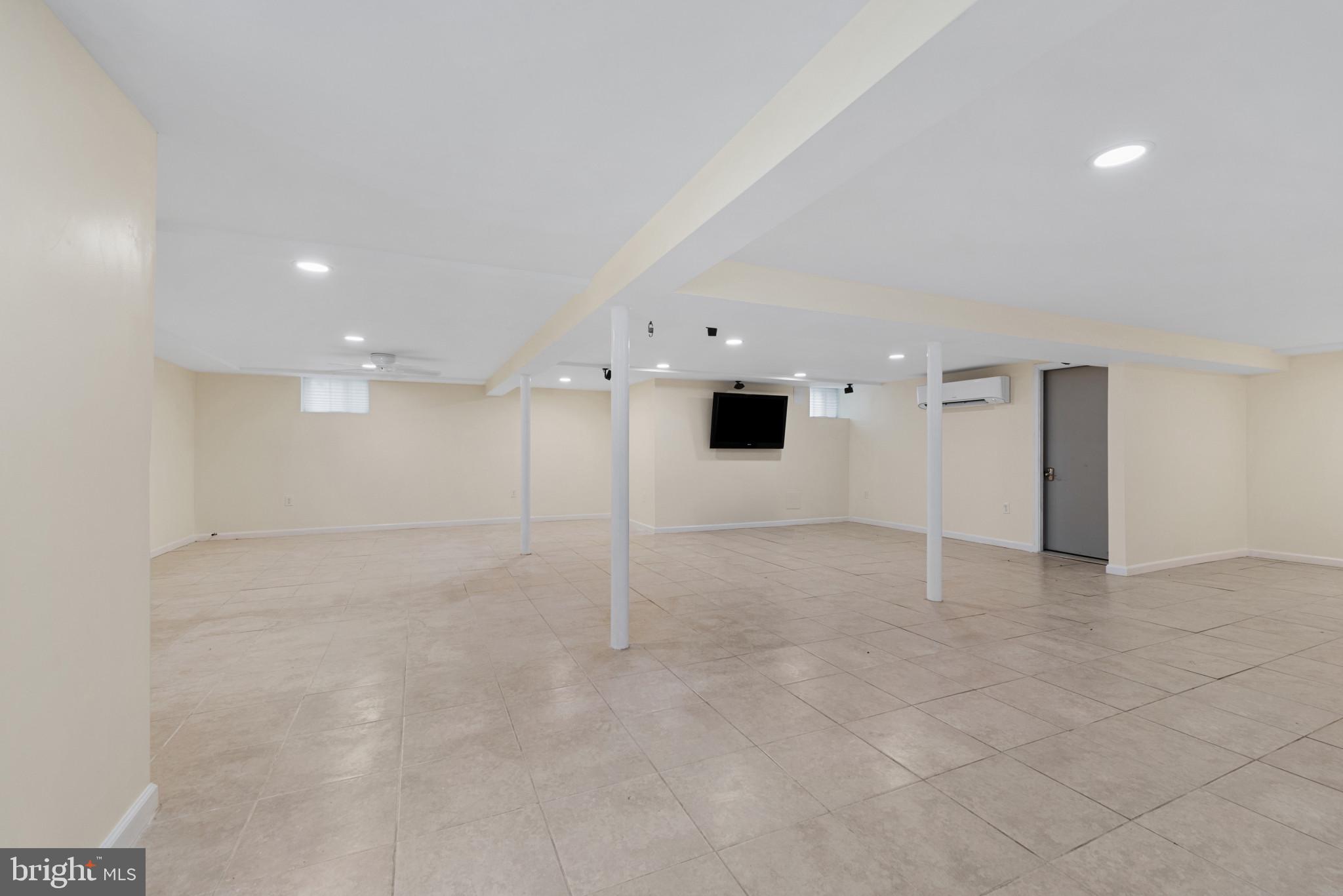 1900 MOUNTAIN AVENUE