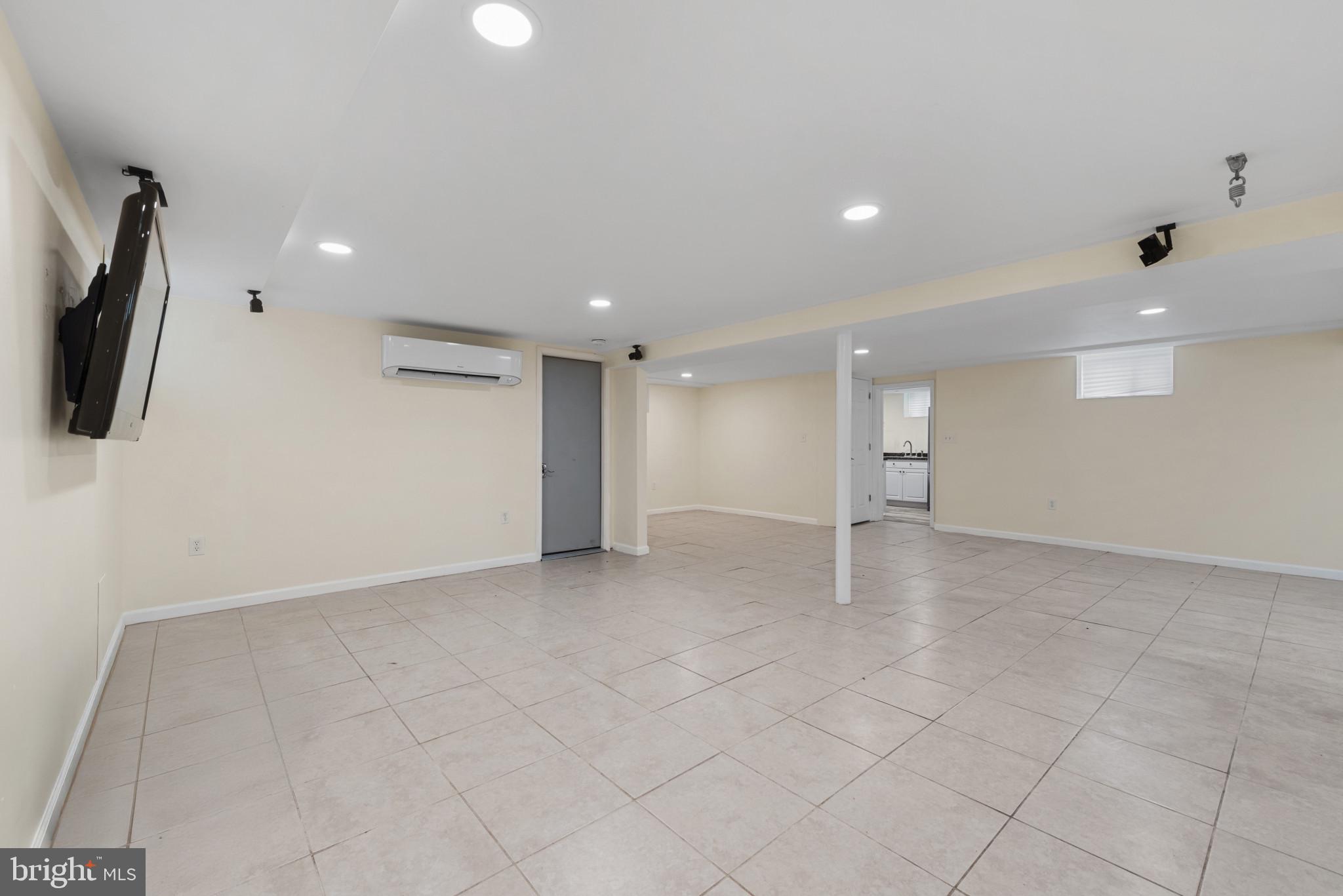 1900 MOUNTAIN AVENUE