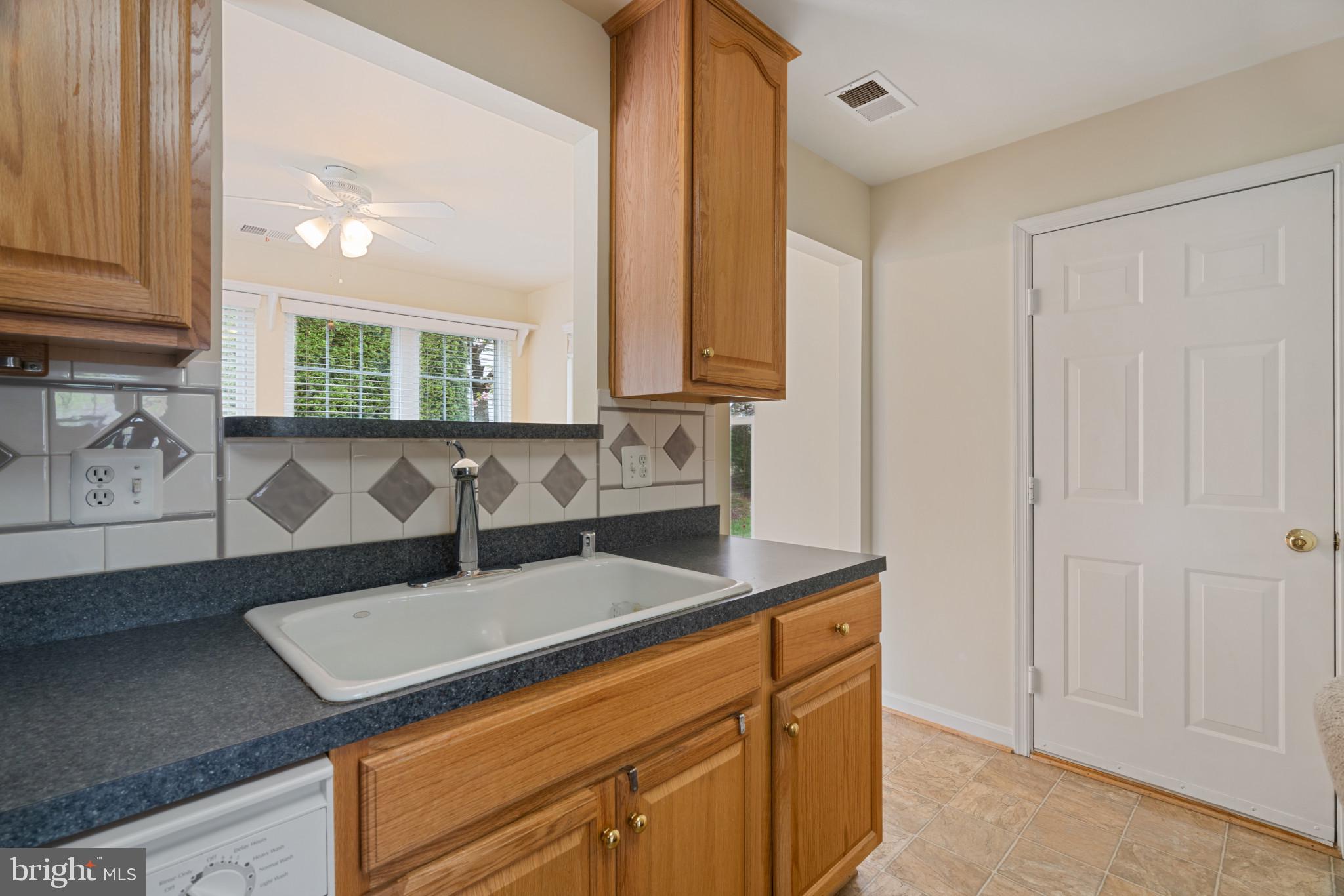 906 Roller Coaster Ct