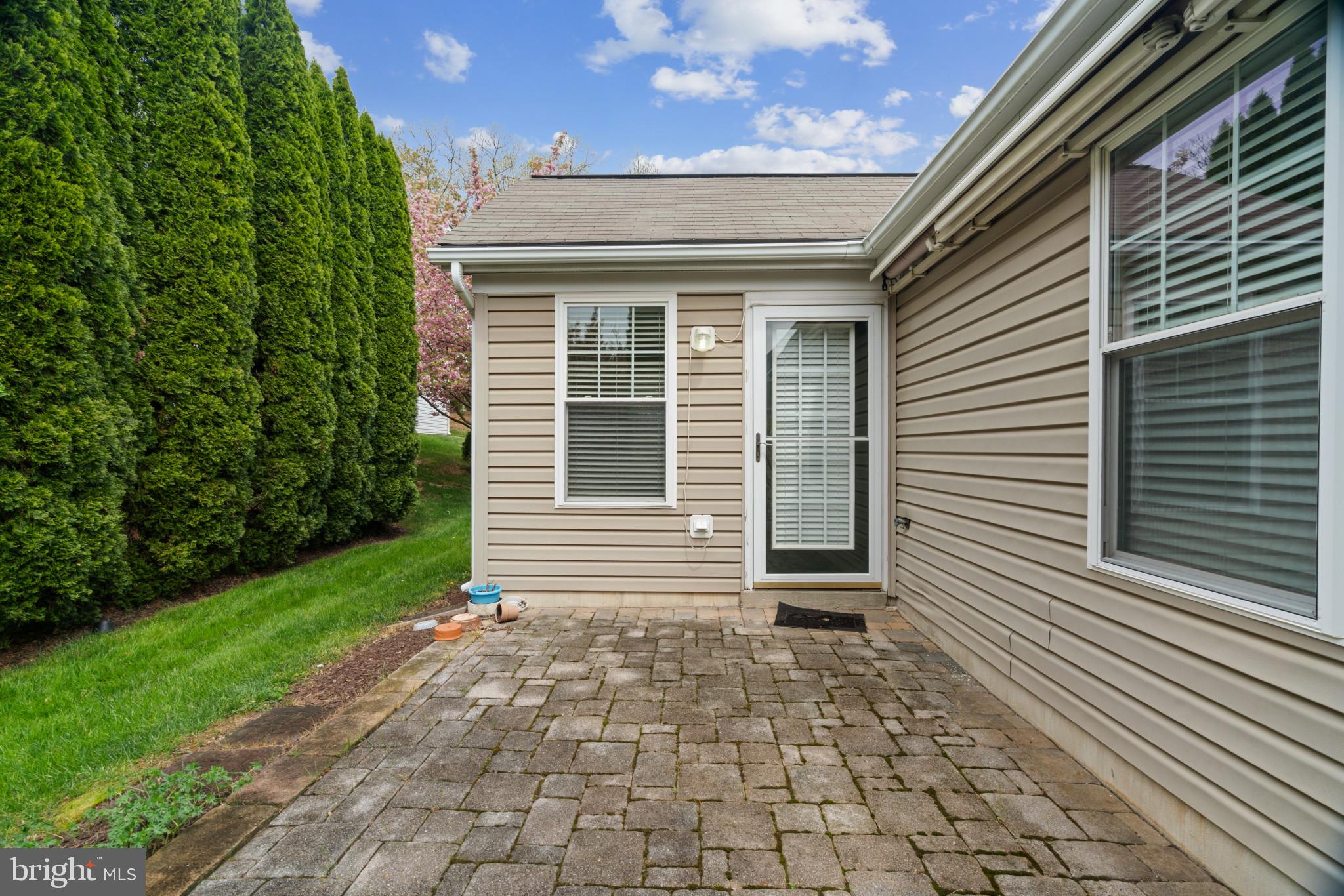 906 Roller Coaster Ct