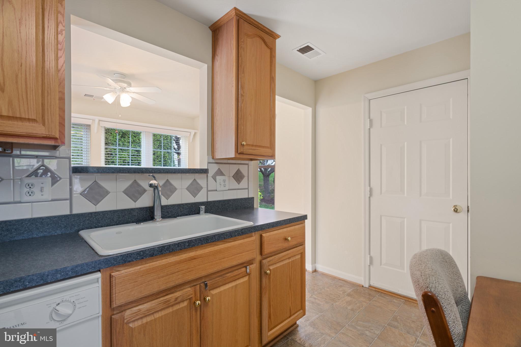 906 Roller Coaster Ct