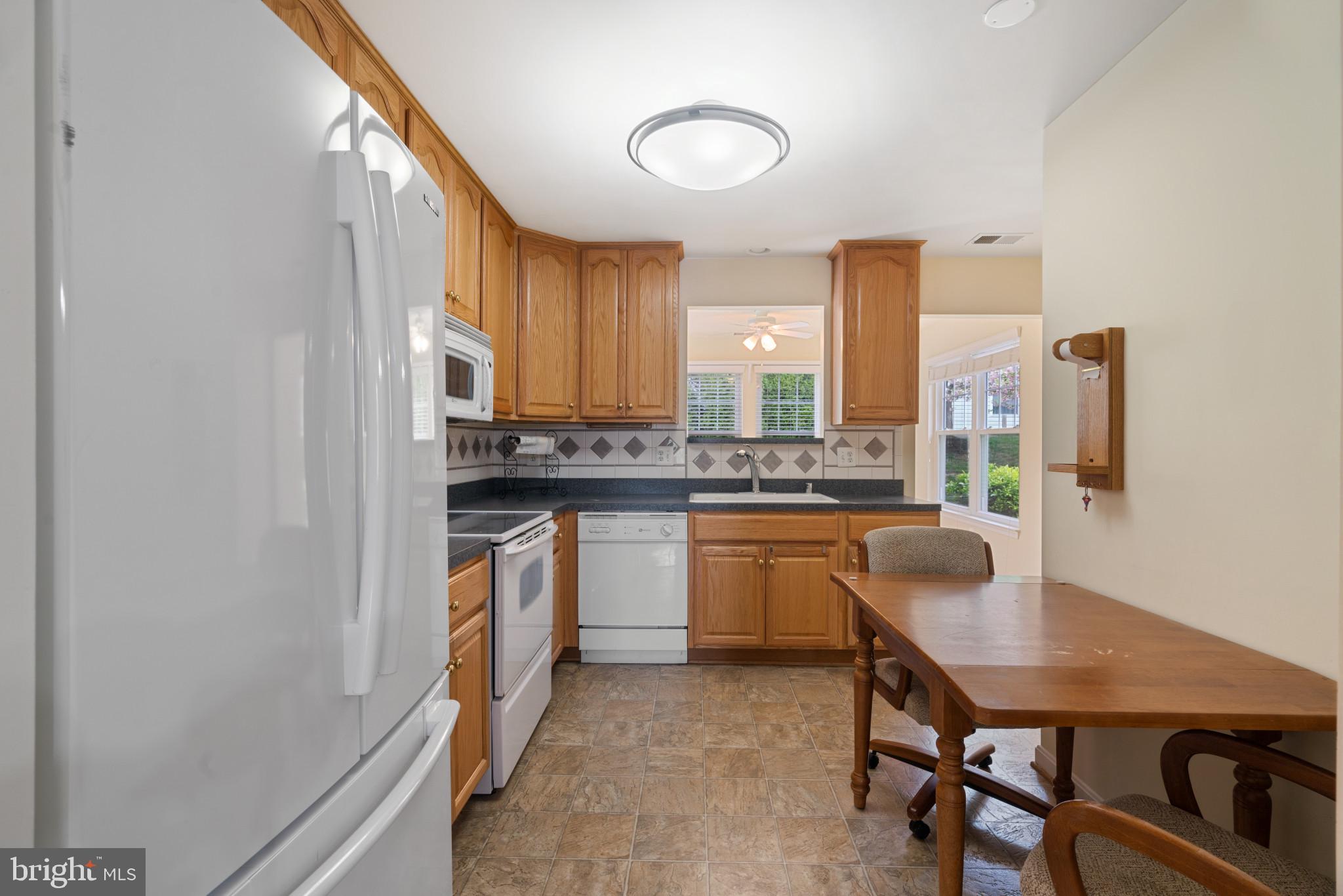 906 Roller Coaster Ct