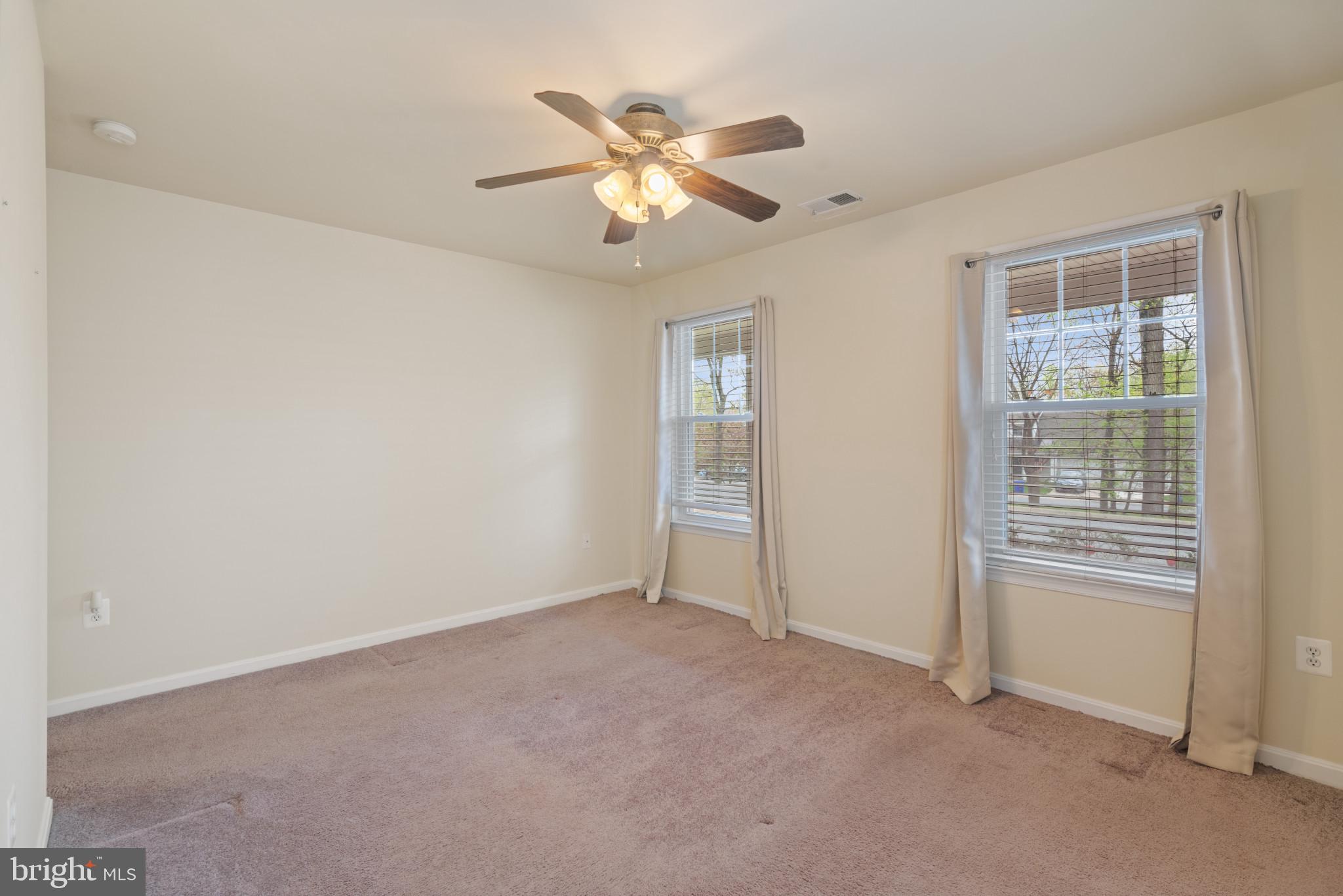 906 Roller Coaster Ct