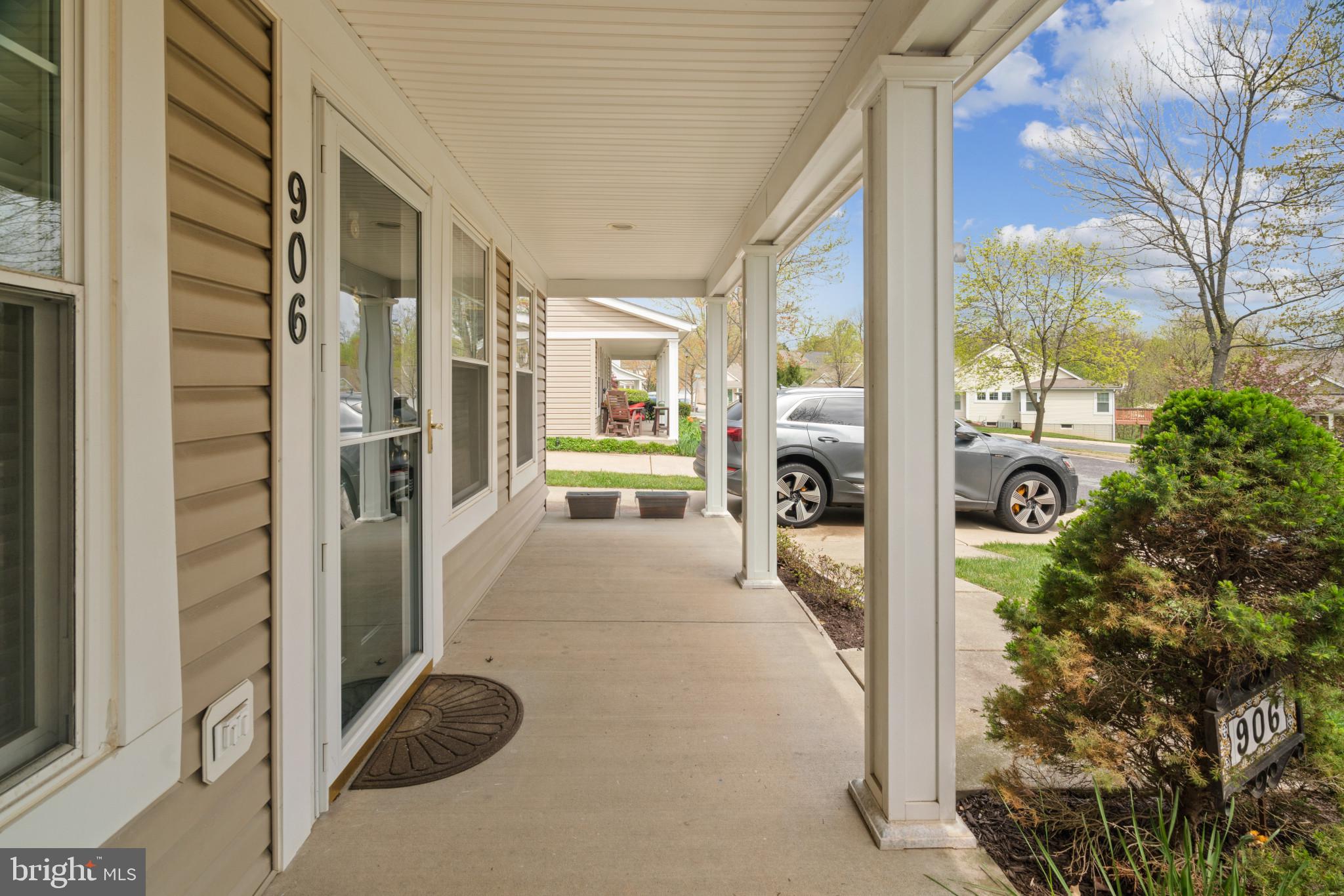 906 Roller Coaster Ct