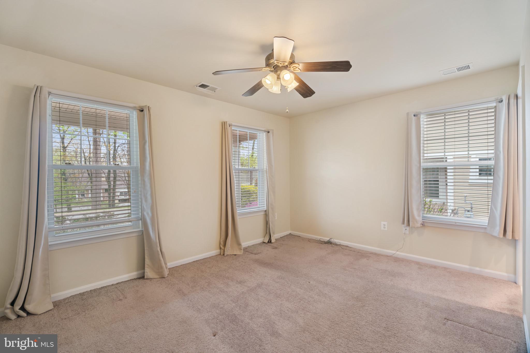 906 Roller Coaster Ct