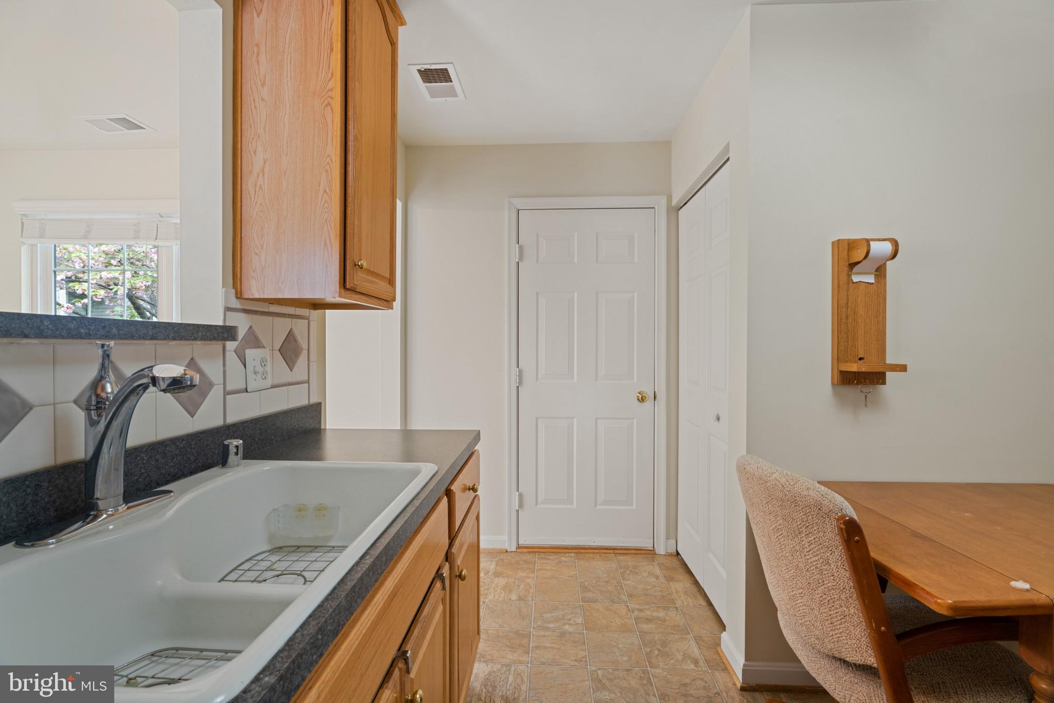 906 Roller Coaster Ct