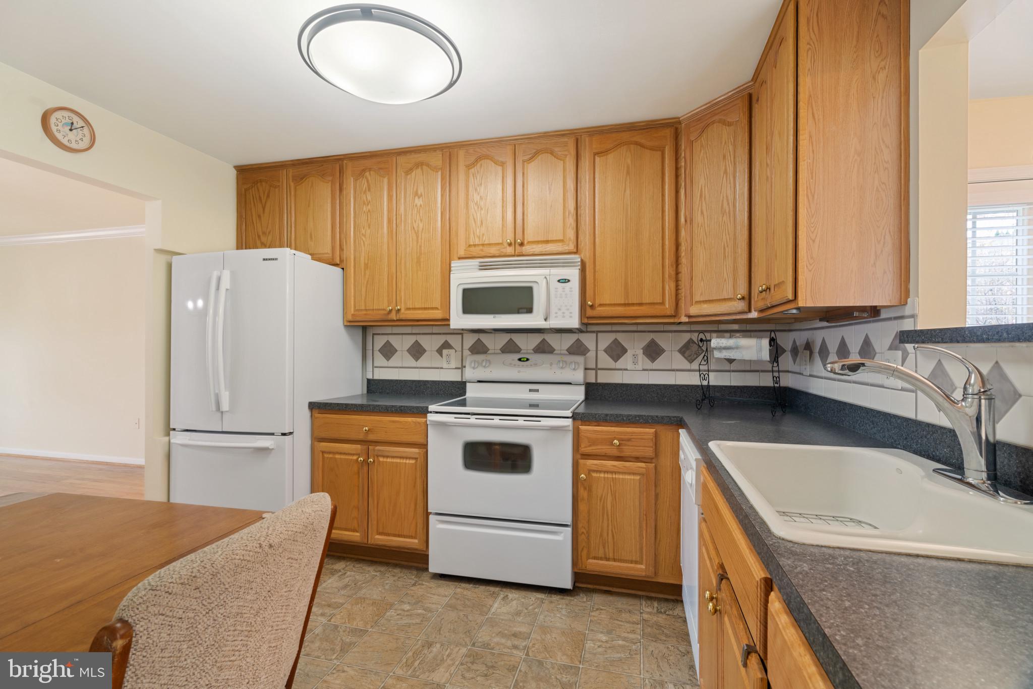 906 Roller Coaster Ct