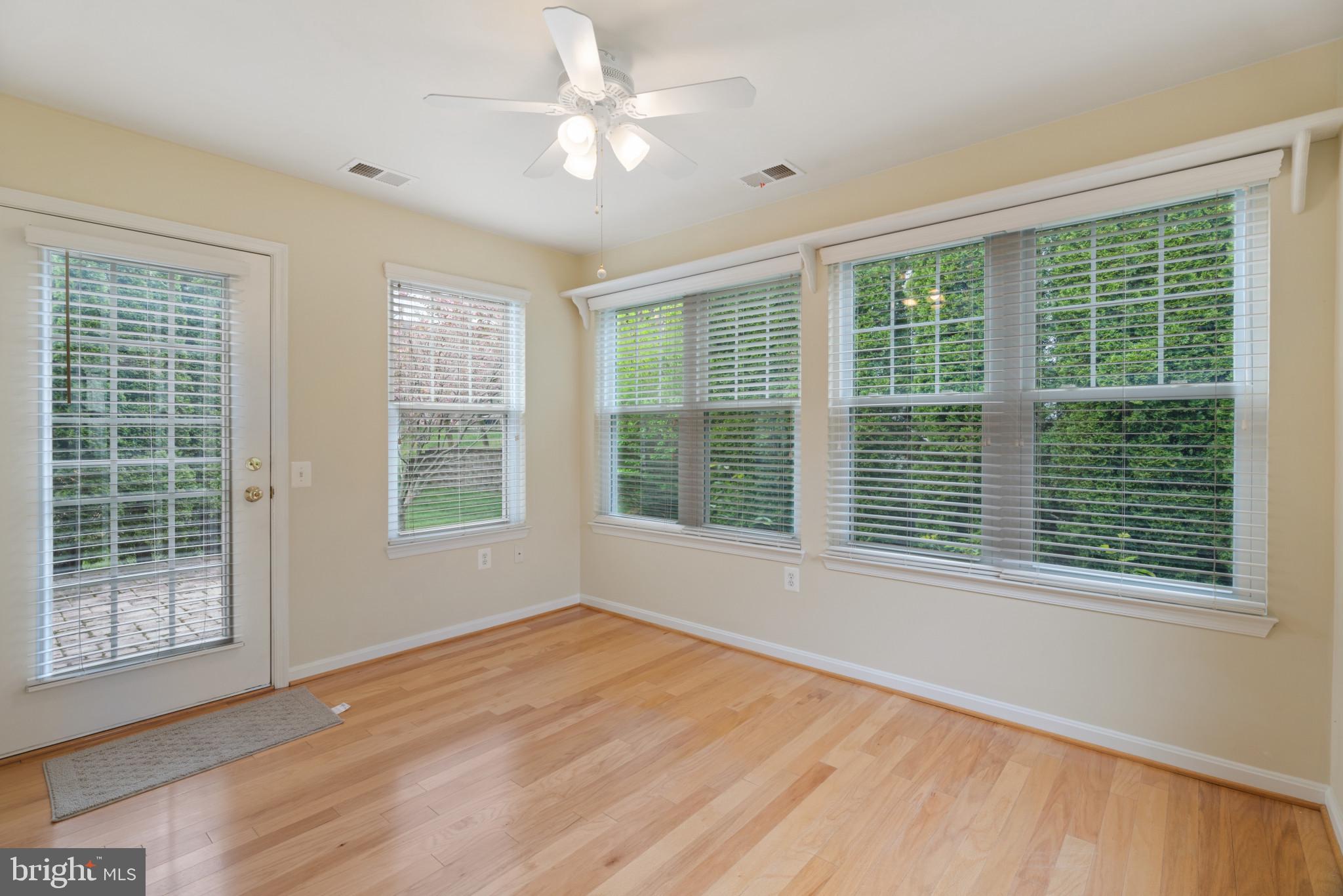 906 Roller Coaster Ct