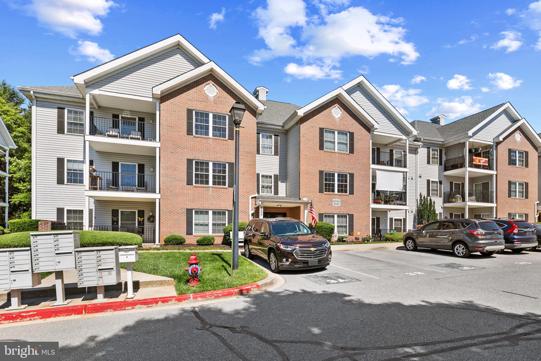 6504 Ridenour Way E #2c