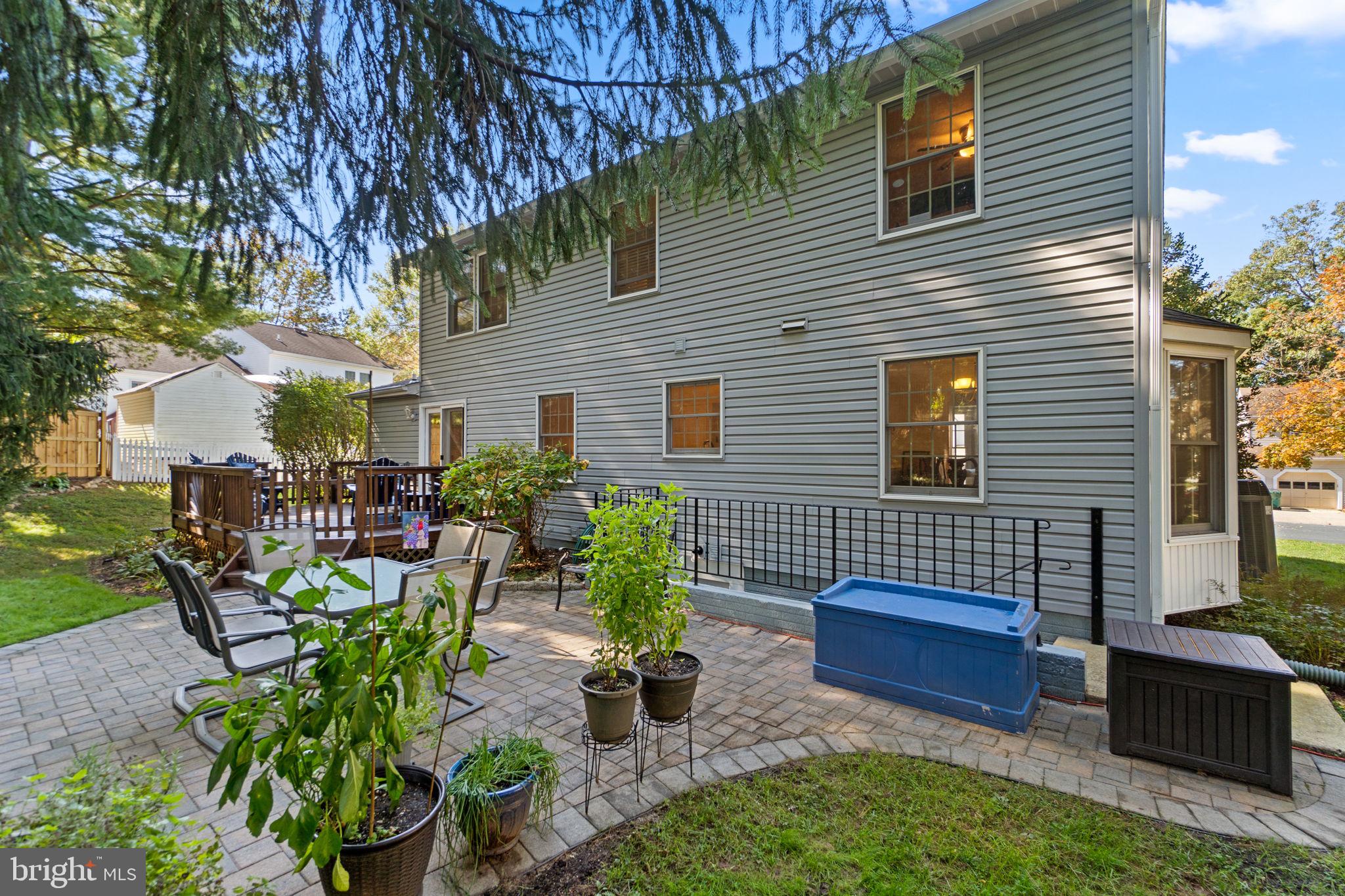 1695 King Richard Rd