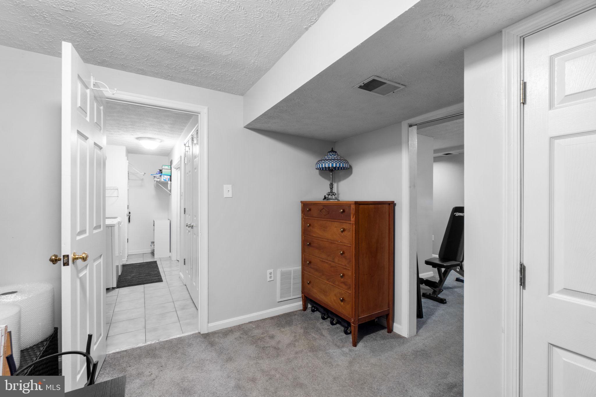 1695 King Richard Rd