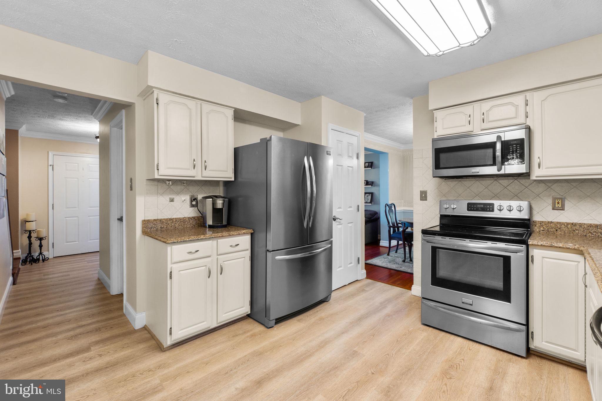 1695 King Richard Rd