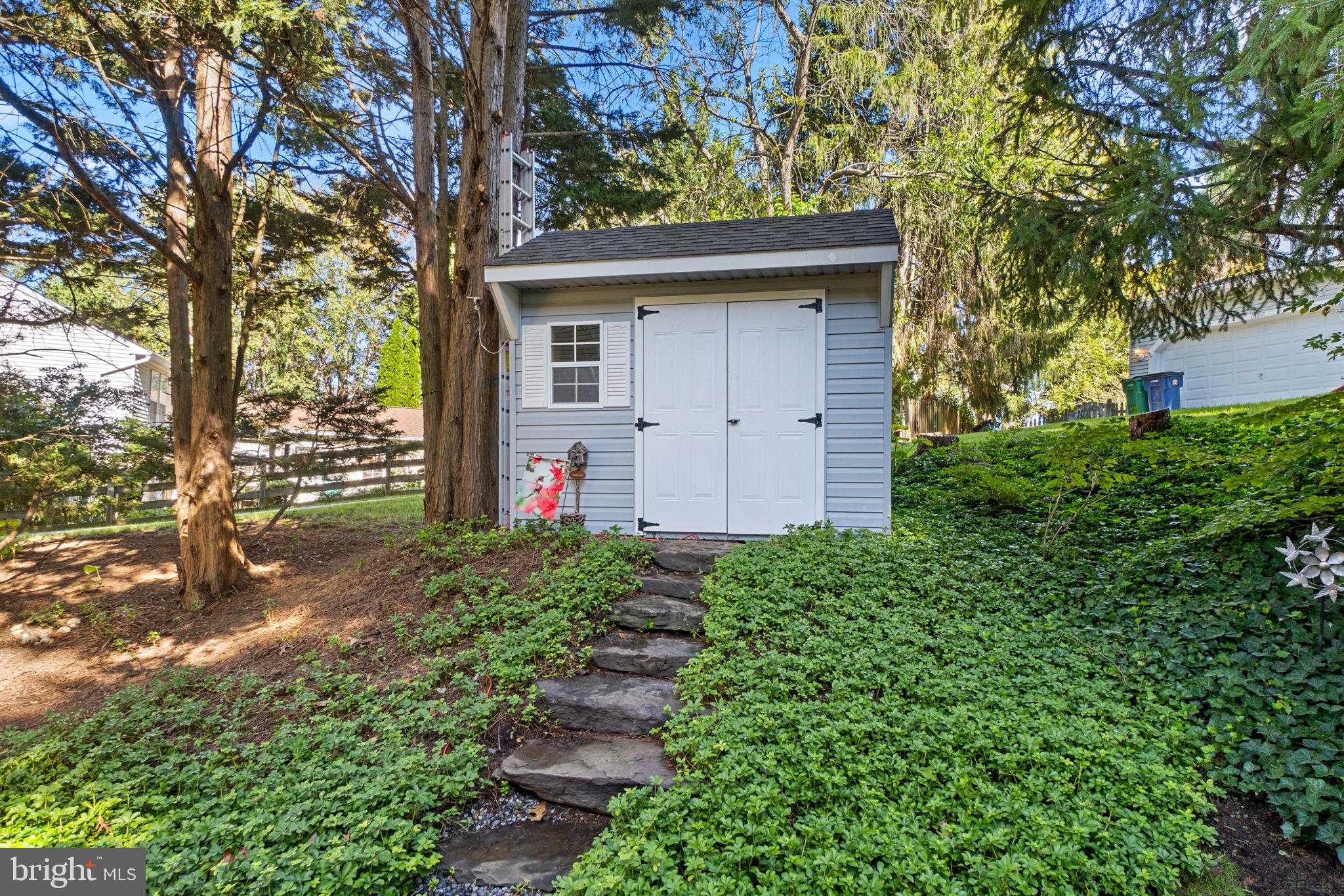 1695 King Richard Rd