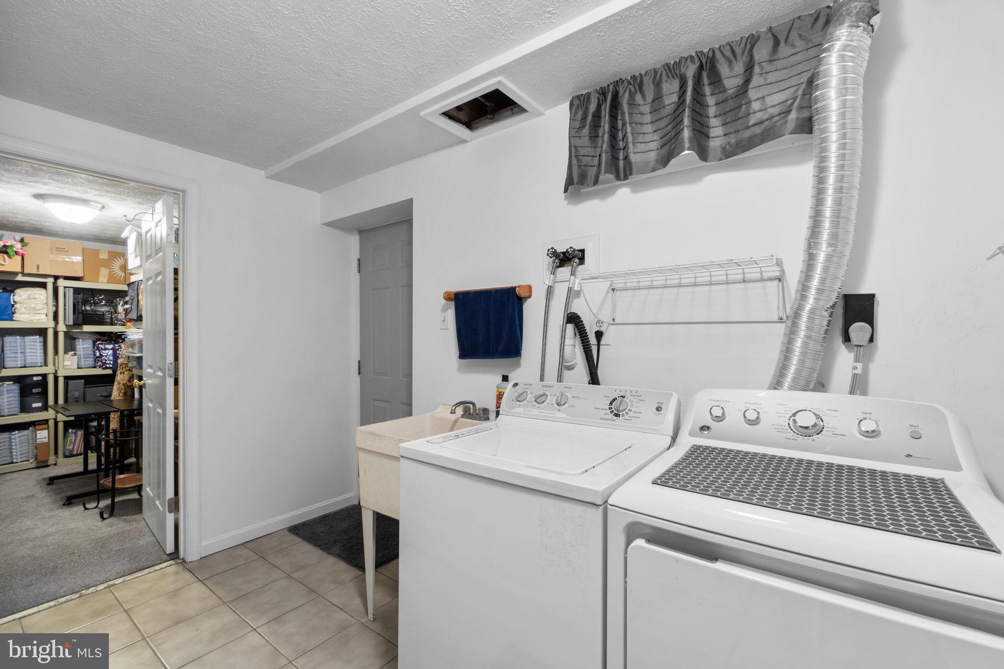 1695 King Richard Rd