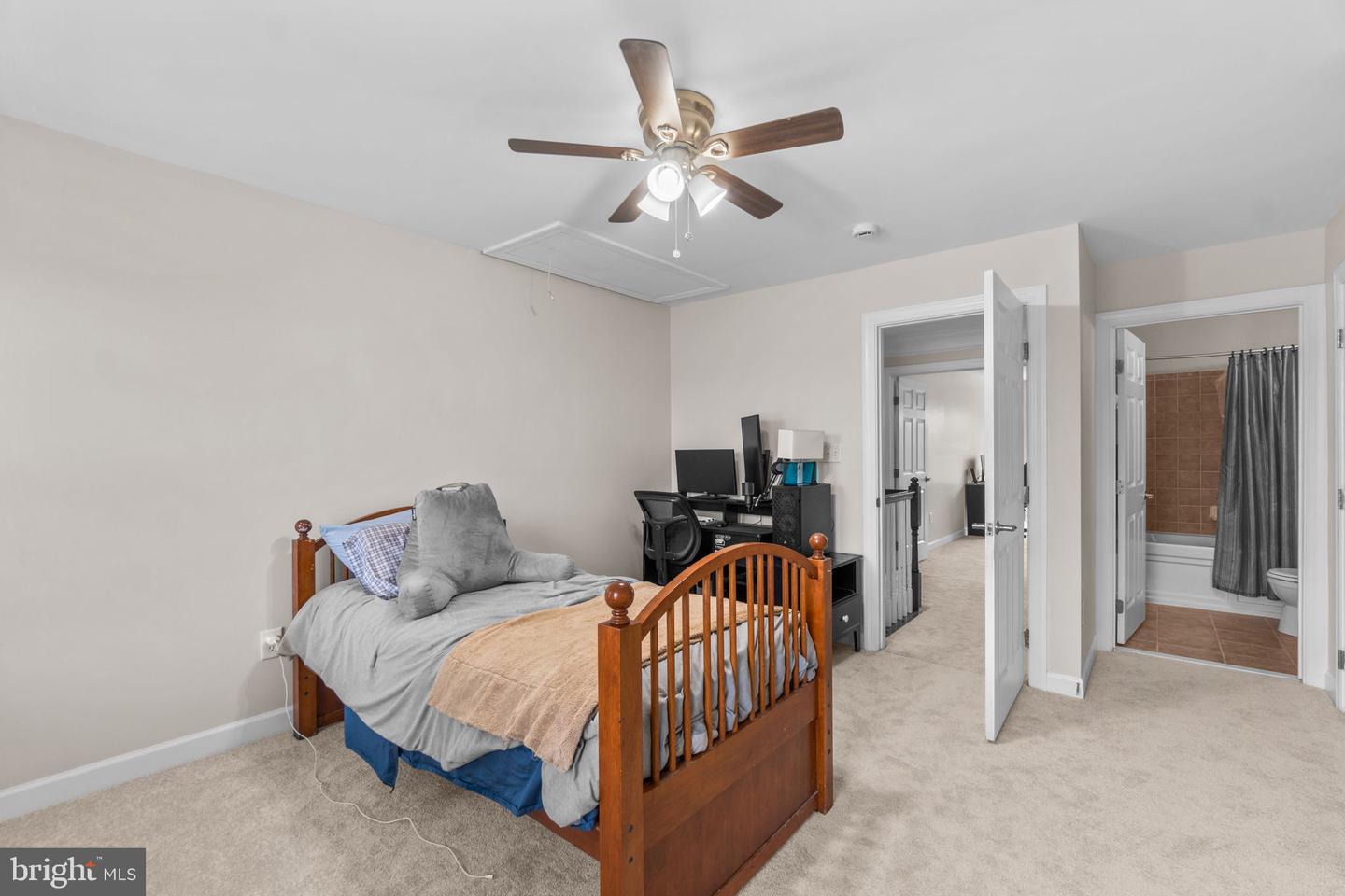 609 Corsair Ct