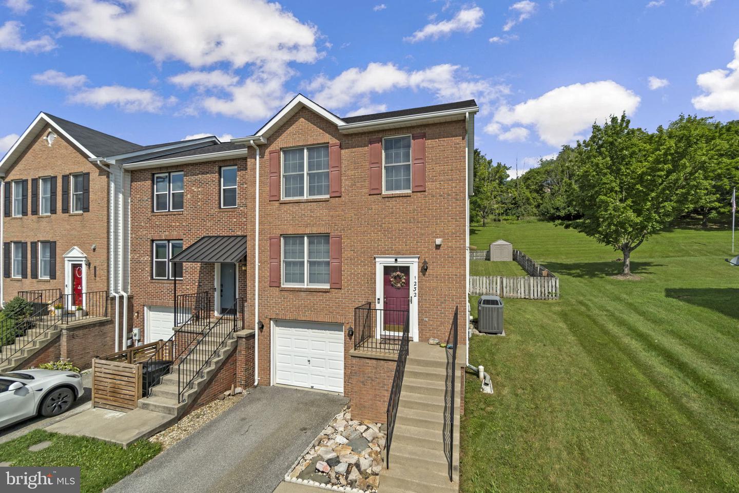 1232 Fairway Dr