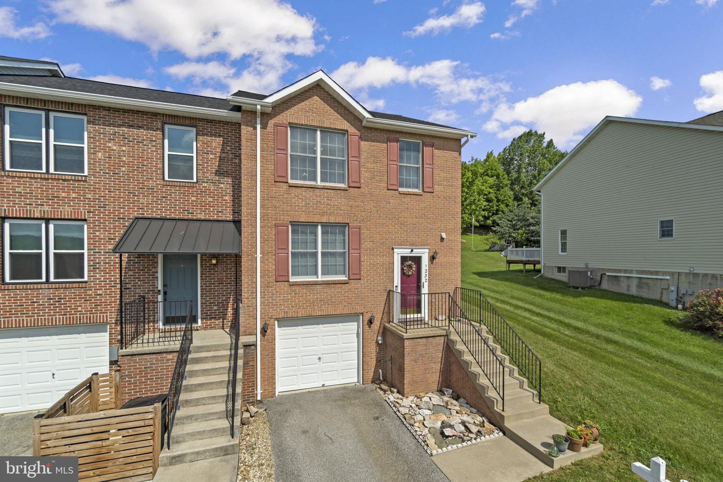 1232 Fairway Dr