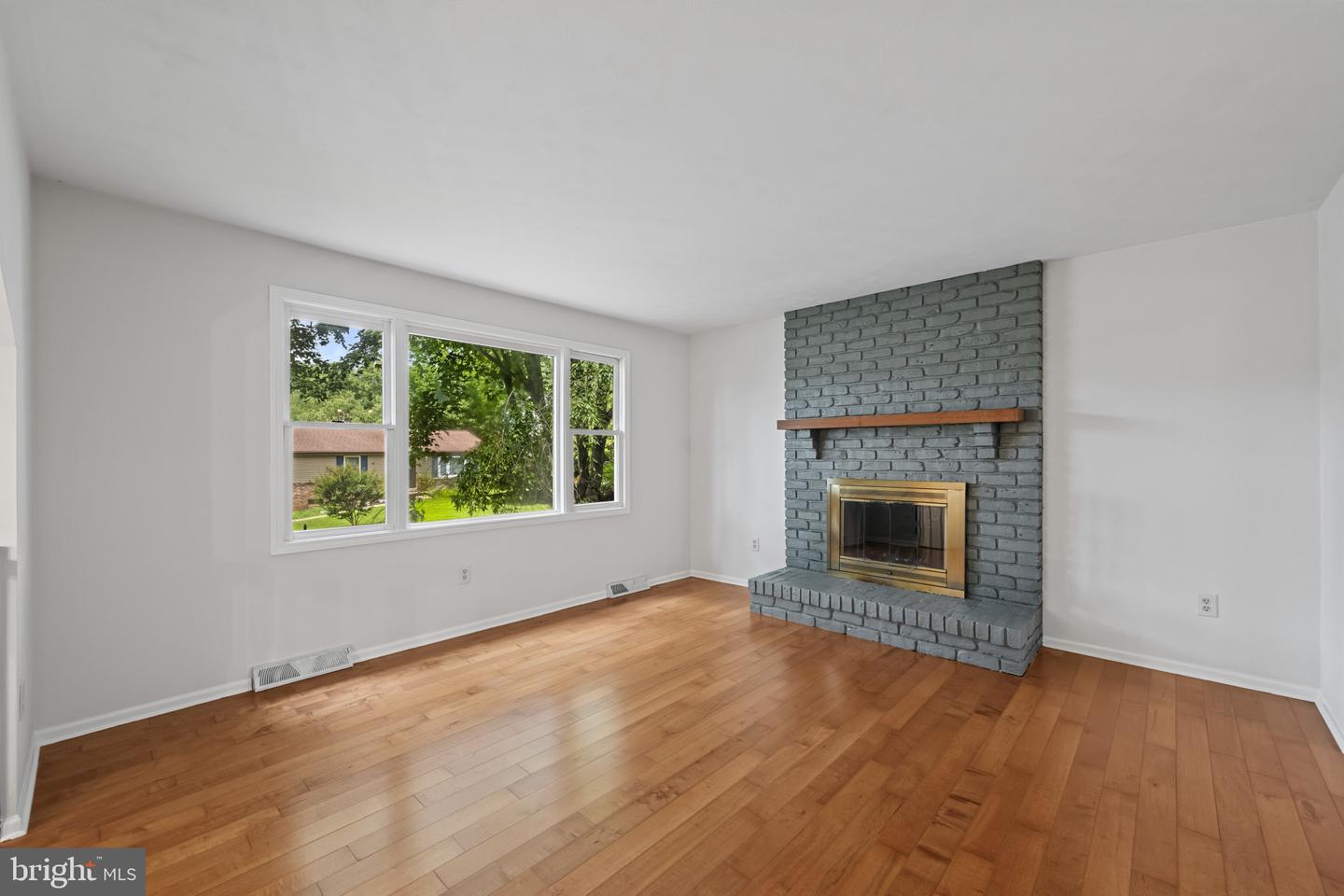 1954 Gardenia St