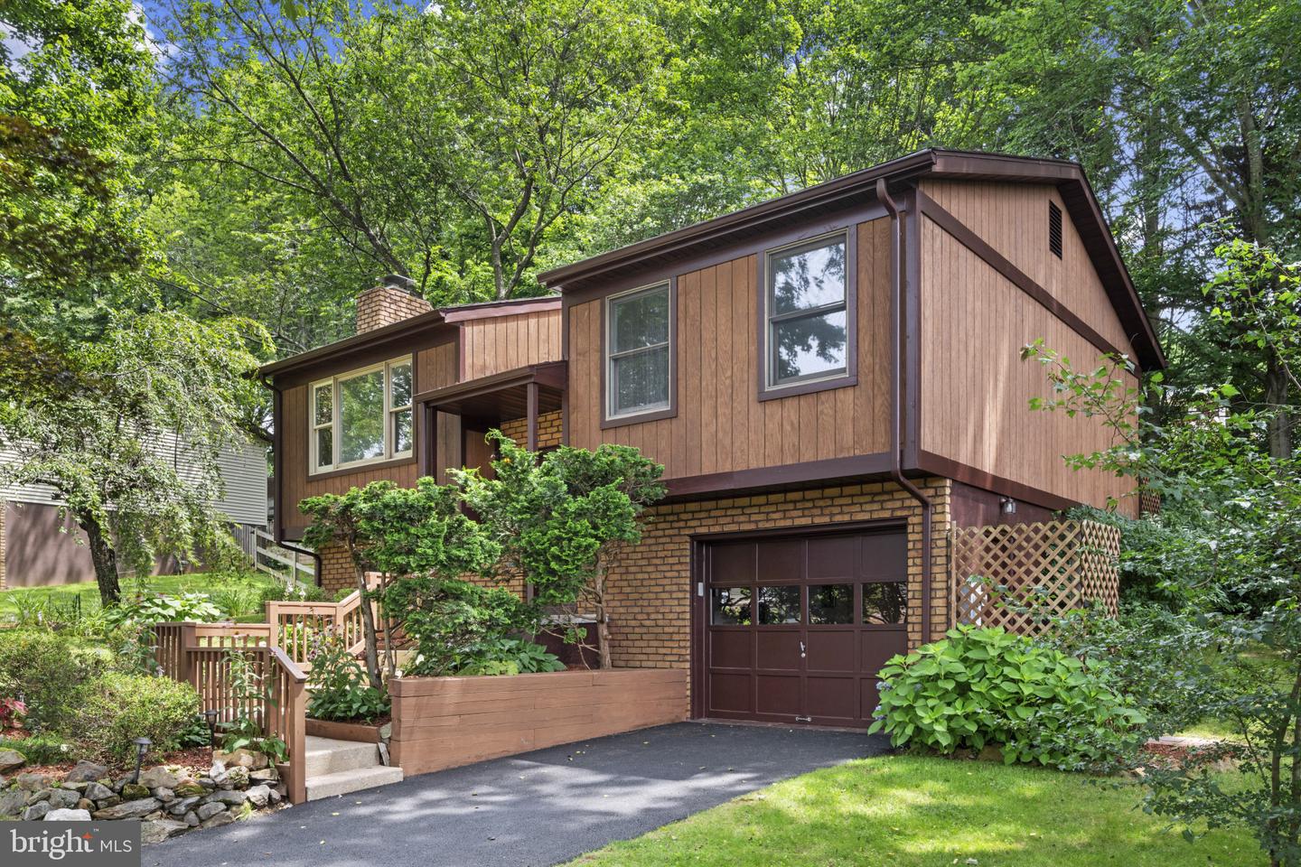 1954 Gardenia St