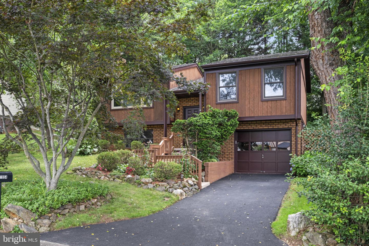 1954 Gardenia St