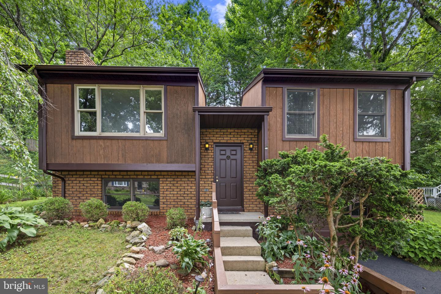 1954 Gardenia St