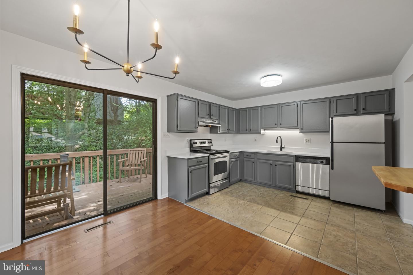 1954 Gardenia St