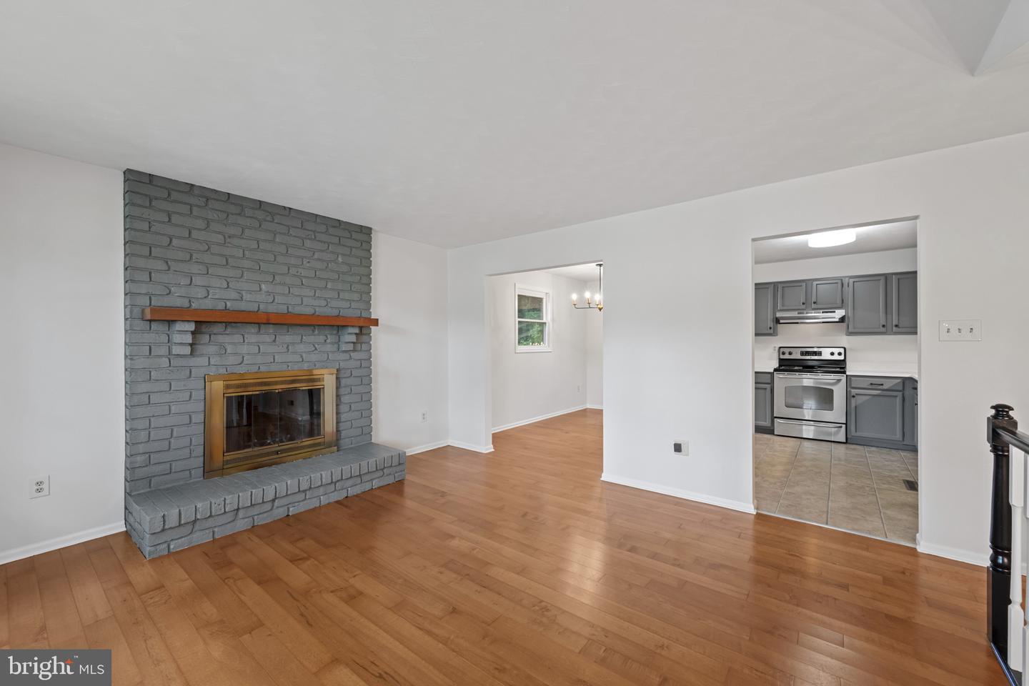 1954 Gardenia St