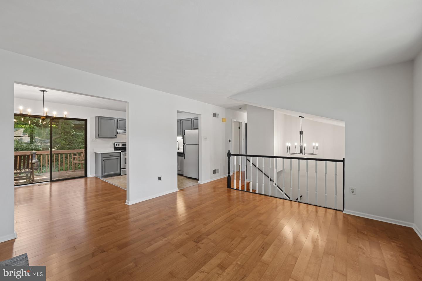 1954 Gardenia St