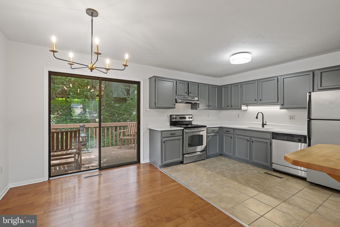 1954 Gardenia St