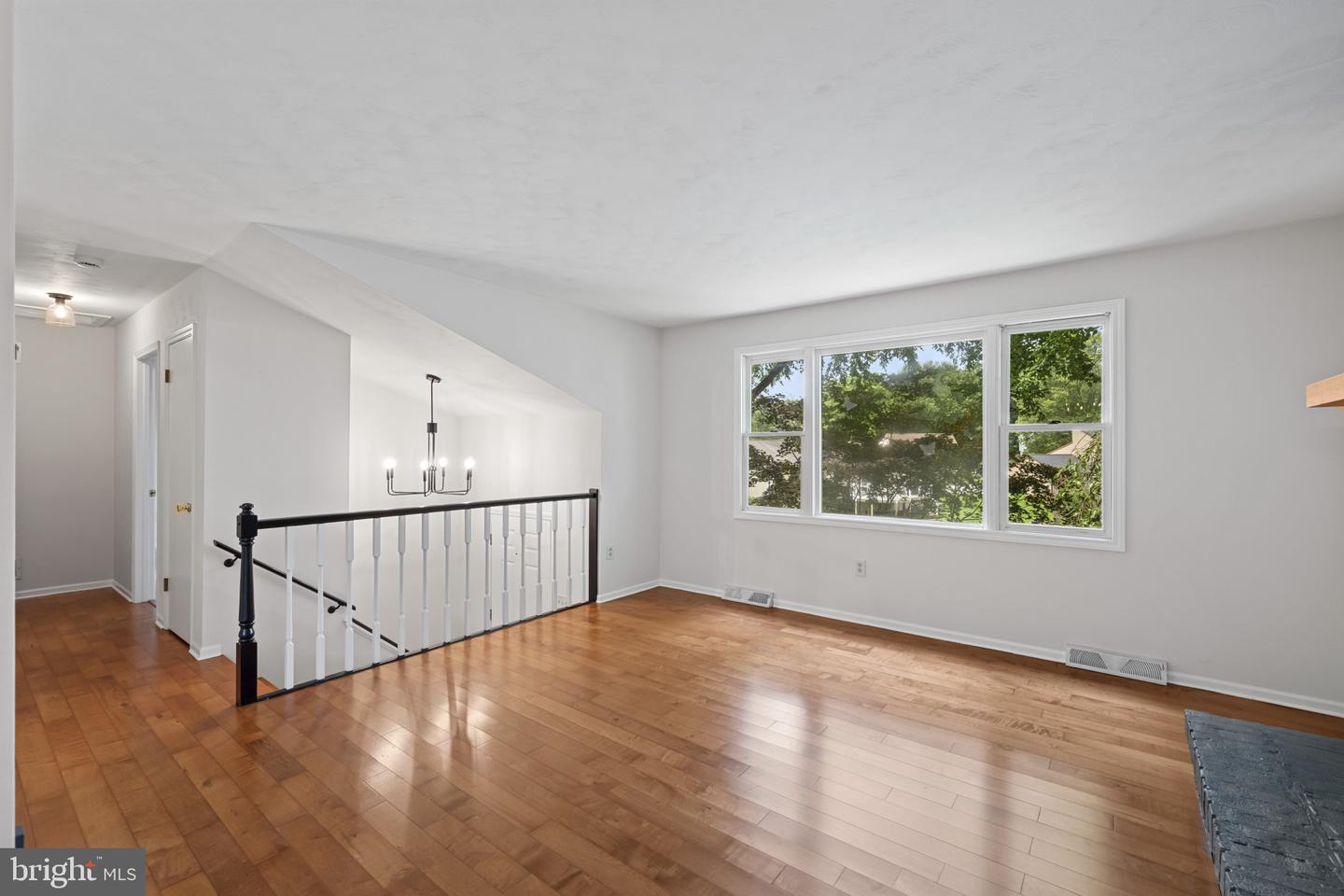 1954 Gardenia St