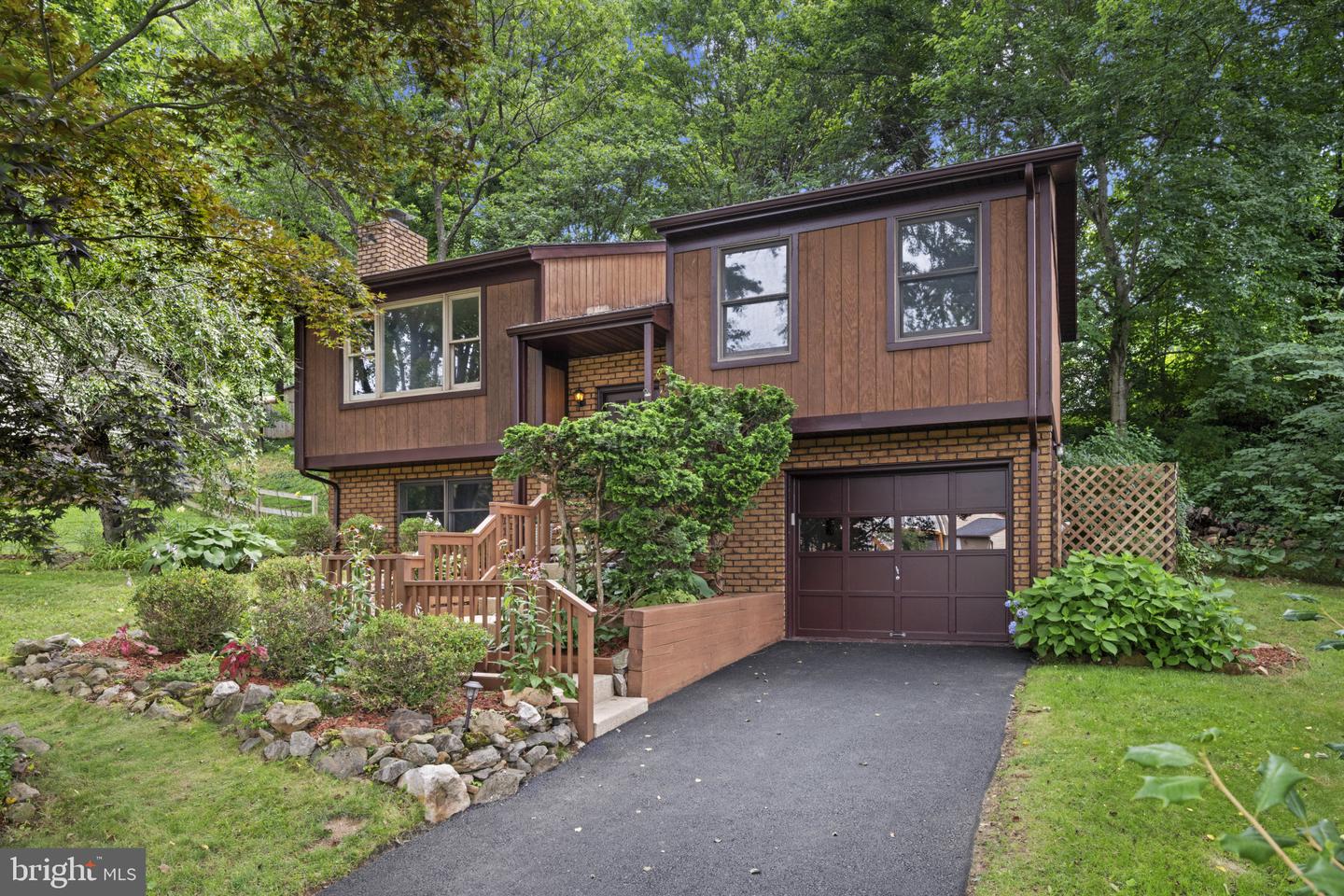 1954 Gardenia St
